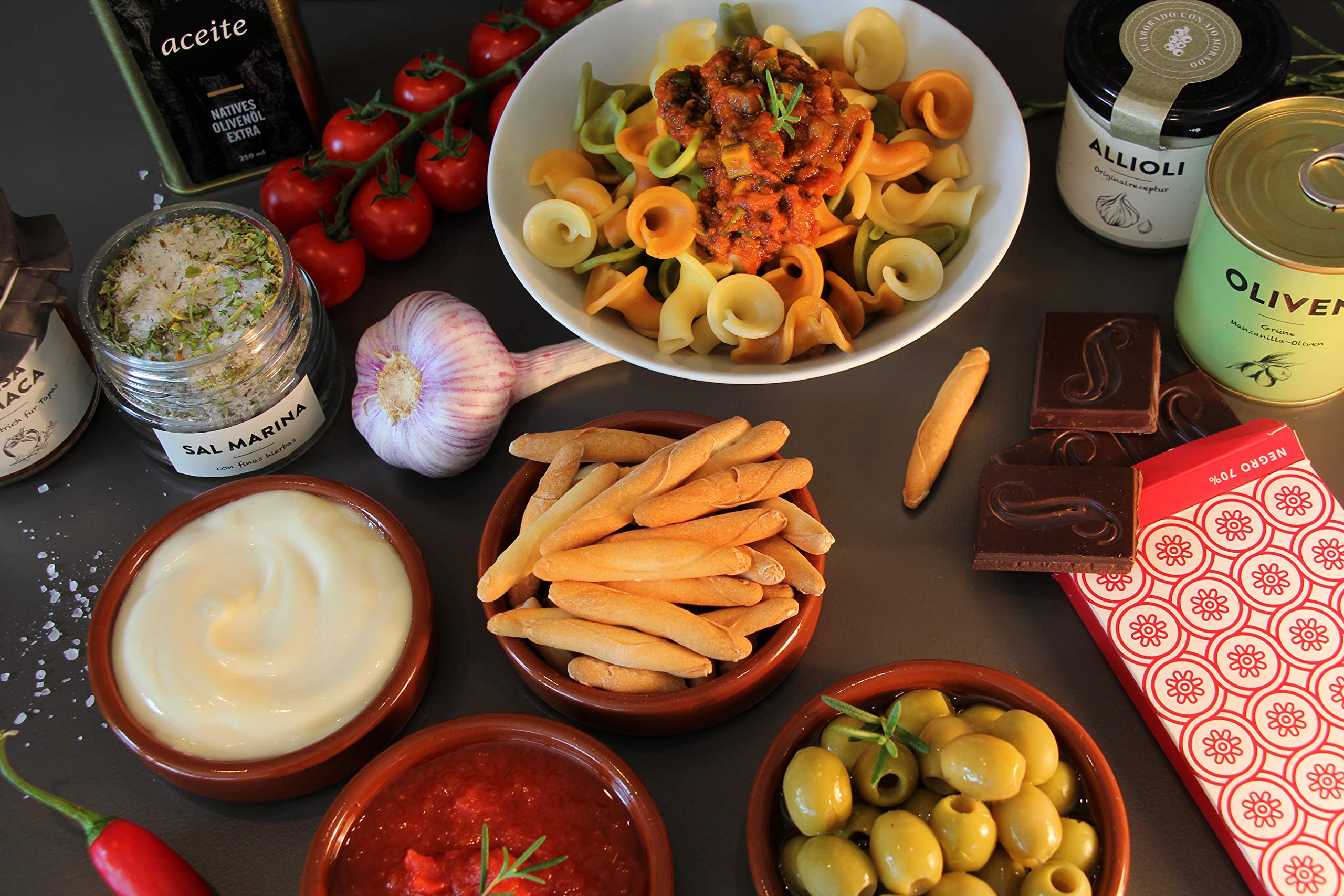 Vegetarisches Geschenkset mit mediterraner Feinkost, nativem Olivenöl Extra und Meersalz