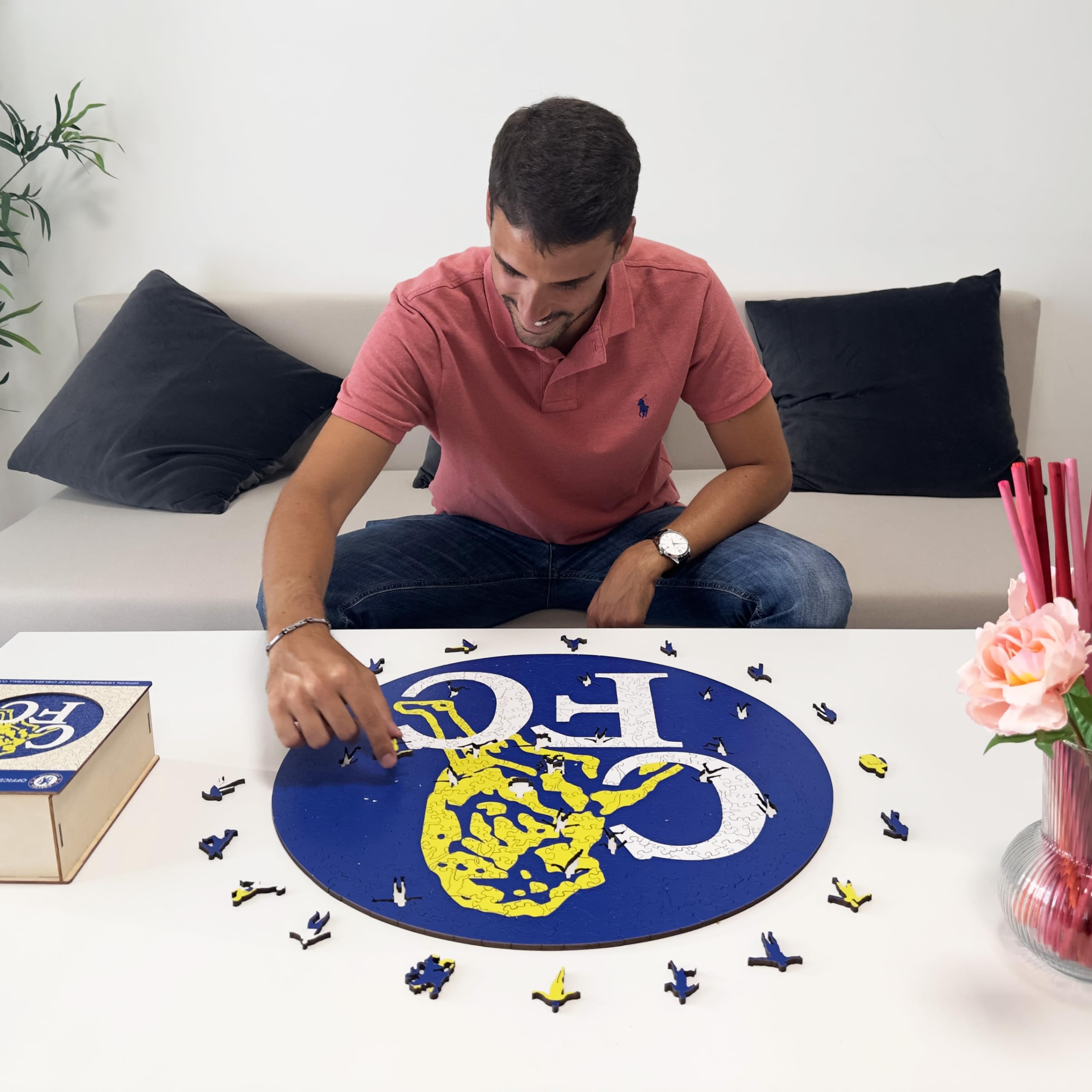 Iconic Puzzles - Chelsea Retro Logo, 100% eco-sustainable wooden puzzle with official license, size S, 150 pieces - Image 2