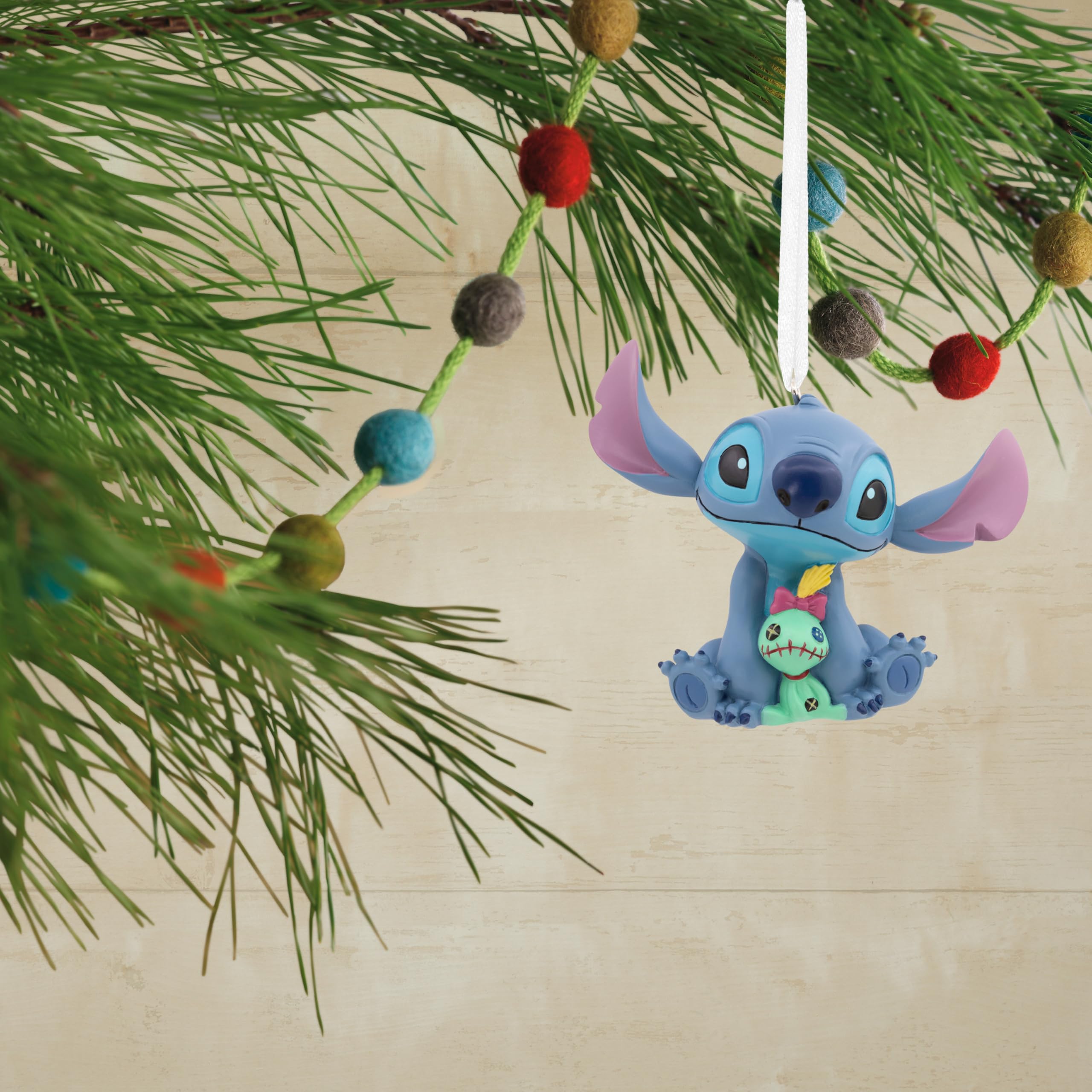 Hallmark Stitch and Scrump Décoration d'arbre Lilo & Stitch Disney à Suspendre, Cadeau de Noël