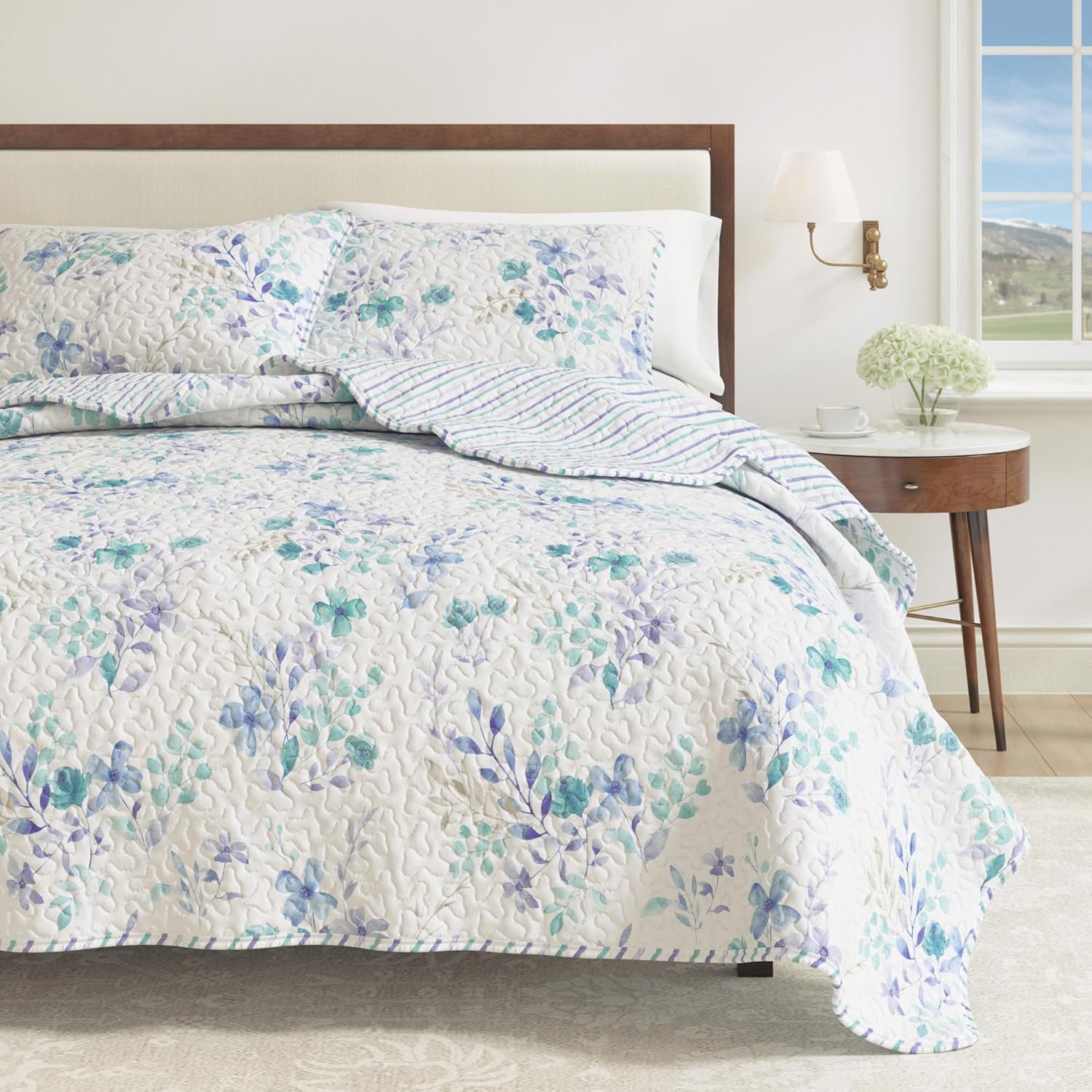 Great Bay Home Floral Quilt Set - 3-Piece King/California King Size Spring Bedding Set - Lightweight, All-Season, Reversible Bedspread (Wildflowers)