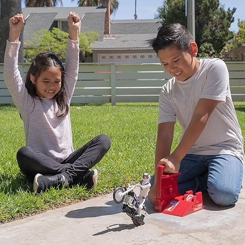 Miniatura 9 de Evel Knievel Stunt Cycle - El increíble lanzador de juguetes de acción Wind Up and Go para saltos, choques, volteos y más - Saltos de bicicleta de 8