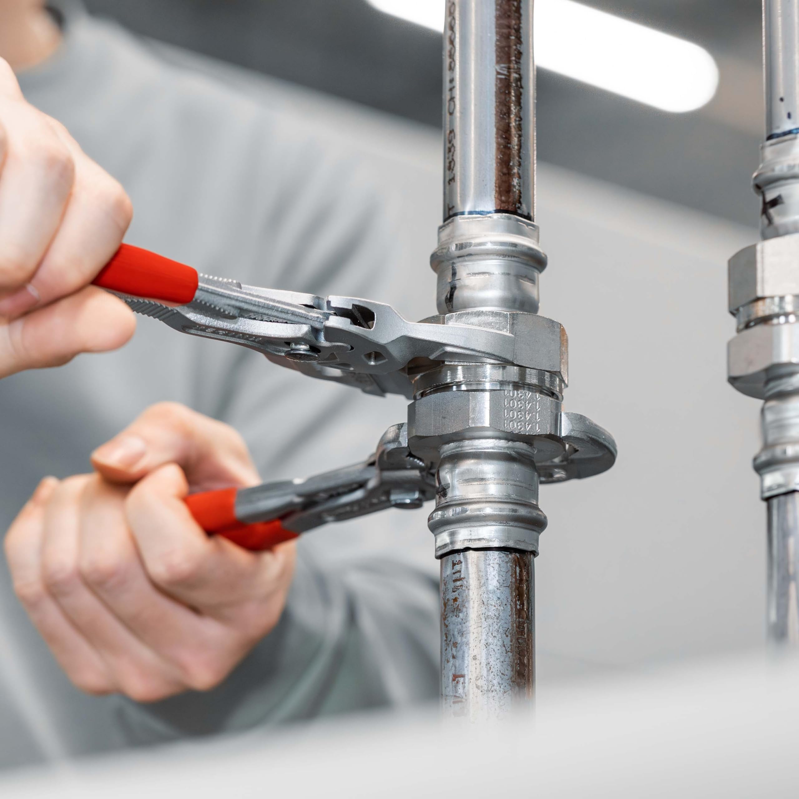 KNIPEX Zangenschlüssel 250 mm verchromt stufenlos bis 52 mm Feinverstellung per Knopfdruck