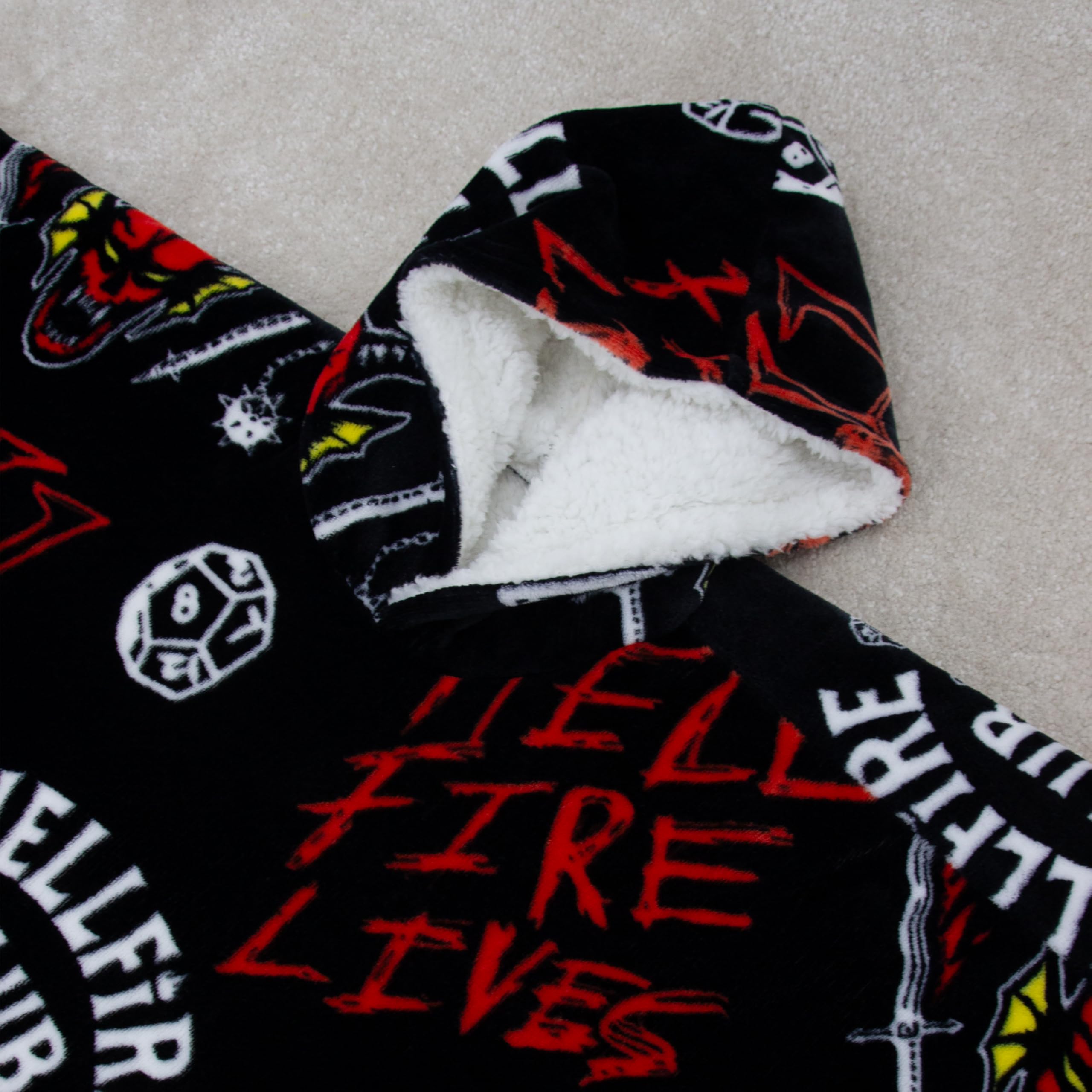 Stranger Things Poncho de forro polar con capucha oficial | Forro polar con capucha súper suave y cálido, diseño demagorgon | perfecto para el hogar, dormitorio, fiestas de pijamas y camping |