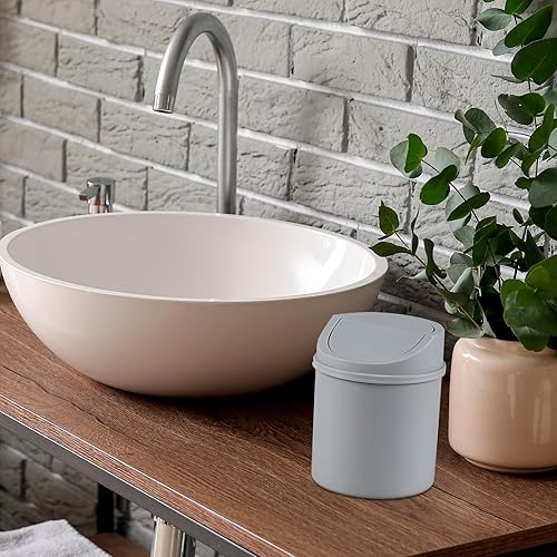 Miniatura 6 de Mini basurero de escritorio de plástico de 2 L, pequeño bote de basura con tapa giratoria, color gris