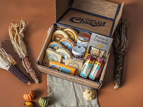 Vista 54 de Cheese Bros Game Day Caja de regalo de lujo Fresco de Wisconsin Incluye goudas, cuajada, queso cheddar envejecido de 8 años, mostaza, salchicha