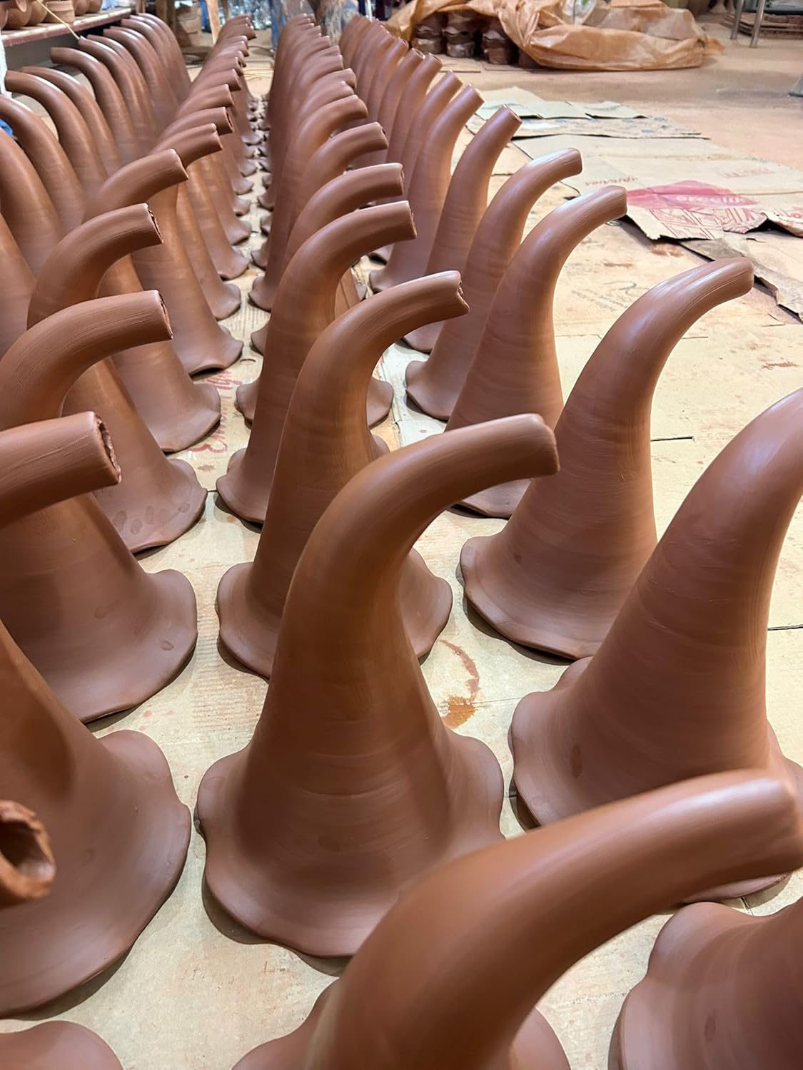 Handmade Ceramic Phone Amplifier – Natural Acoustic Horn-Shaped Speaker Stand, Decorative Home Décor, Unique Gift for Music Lovers, Pistachio Green Color