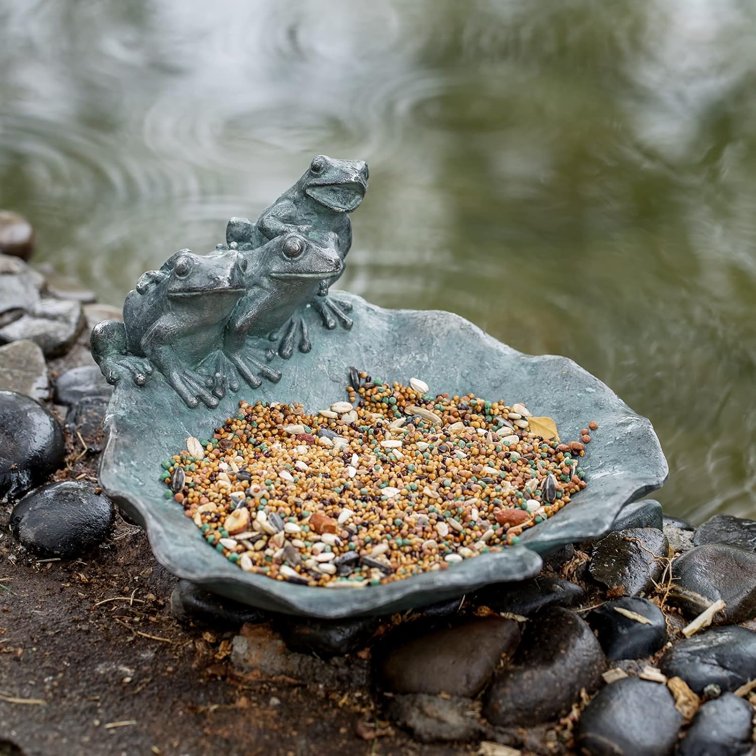 Wild Bird Feeder Birdbath Bowl - Garden Decorations Hummingbird Feeders Frogs on Leaf Bird Bath for Backyard Patio Outdoor Gifts for Frogs Lovers Mom Grandma Women 9.25*9.25*5 inch Newman House Studio