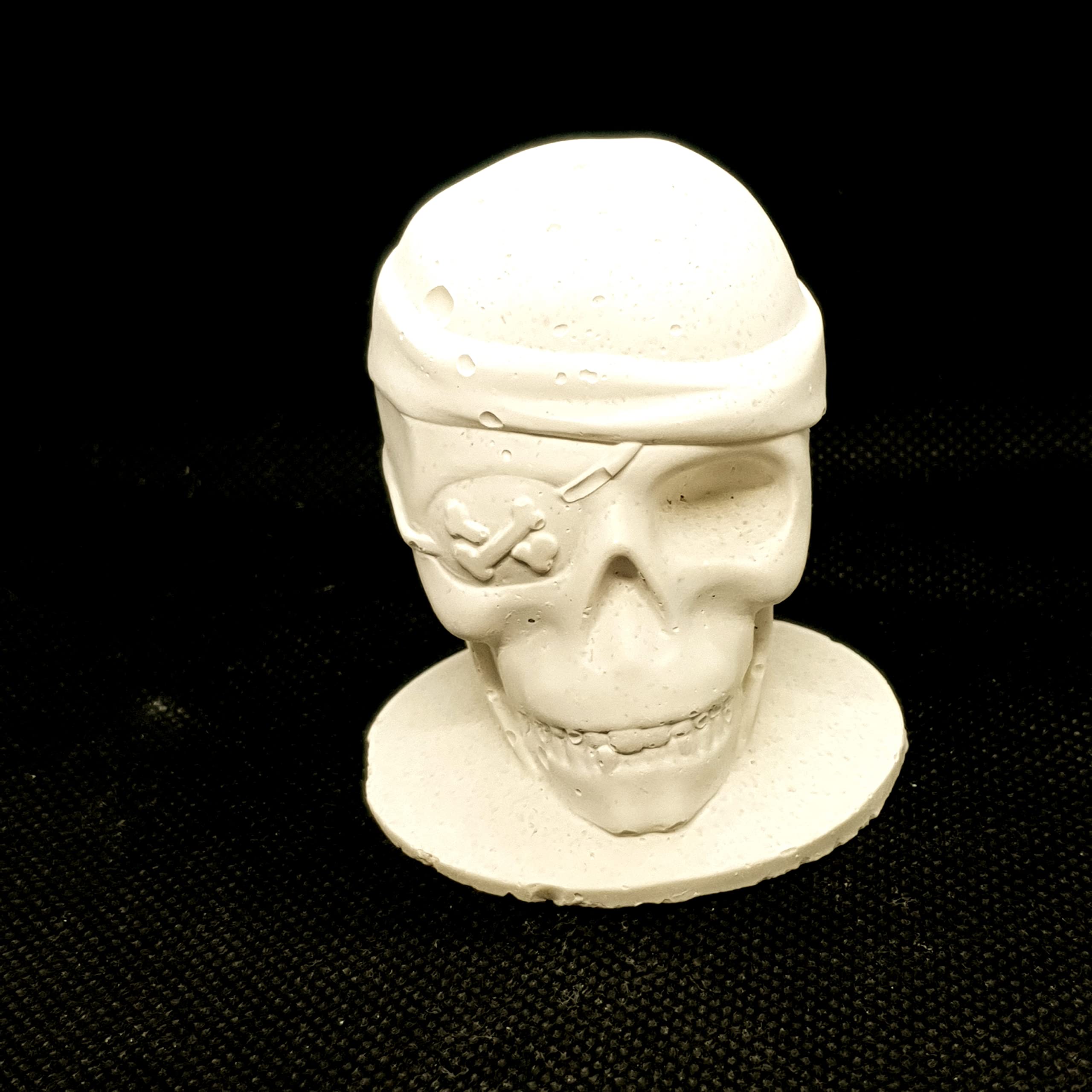 Reef-Geeks Novelty Growout Skull, Coral Frag plug, frag rock, frag rack. (Pirate Skull)