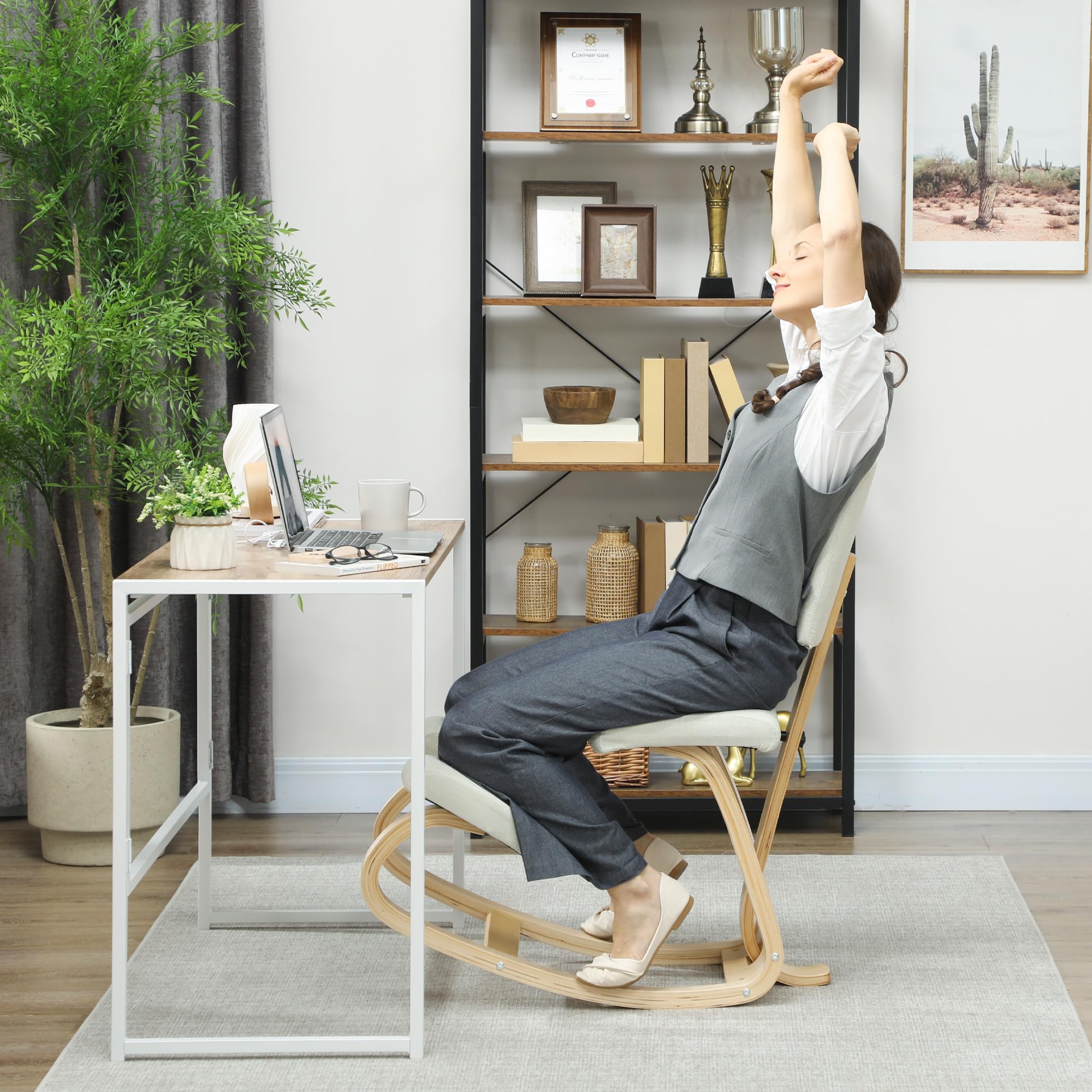 HOMCOM Ergonomischer Kniestuhl mit Rückenlehne, Sitz, Kniesitz mit Wippe, ergonomischer Hocker aus Holz, orthopädischer Bürohocker, Haltungskorrektor, lindert Rückenschmerzen, Creme