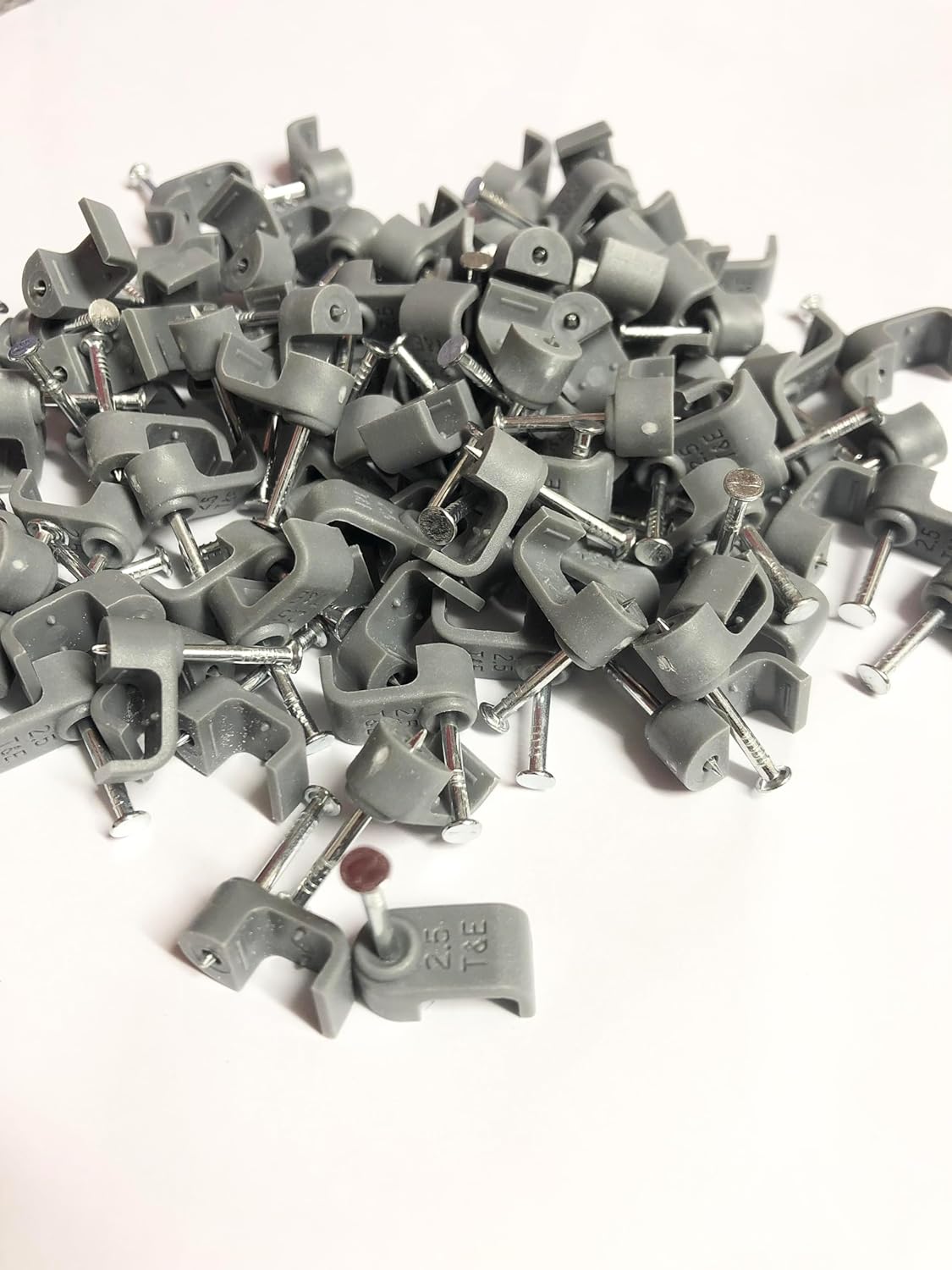2.5mm Twin & Earth (10x5) Grey Cable Clips 100 Pack Nail Clips, Cable