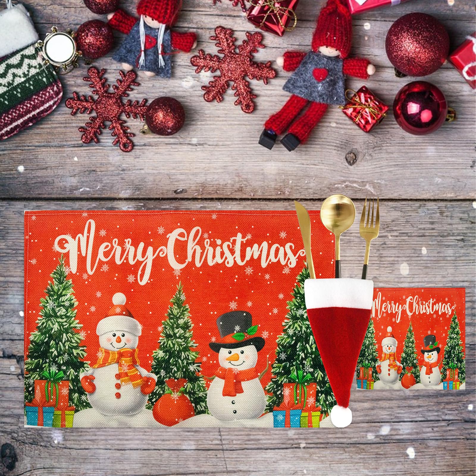 Set di tovaglioli rossi natalizi con ricamo di cervi, tovagliette in tartan e runner • Runner ricamato con Felice Anno Nuovo e albero di Natale - Italia