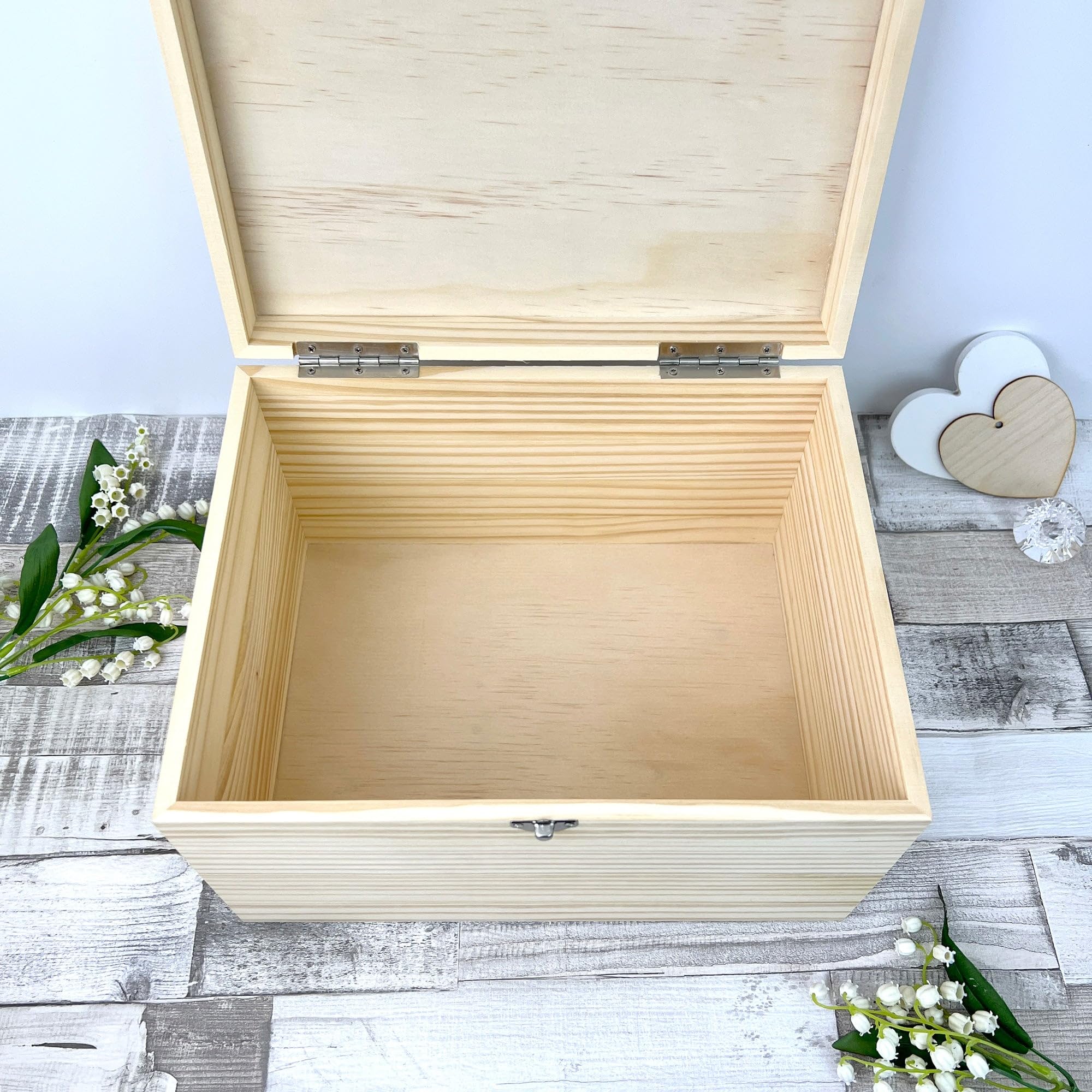 Caja de recuerdos personalizable con borde de flores de pino – Mensaje personalizado | Aniversario, boda, San Valentín, Día de la Madre, para ella | 26 x 18,9 x 15,5 cm