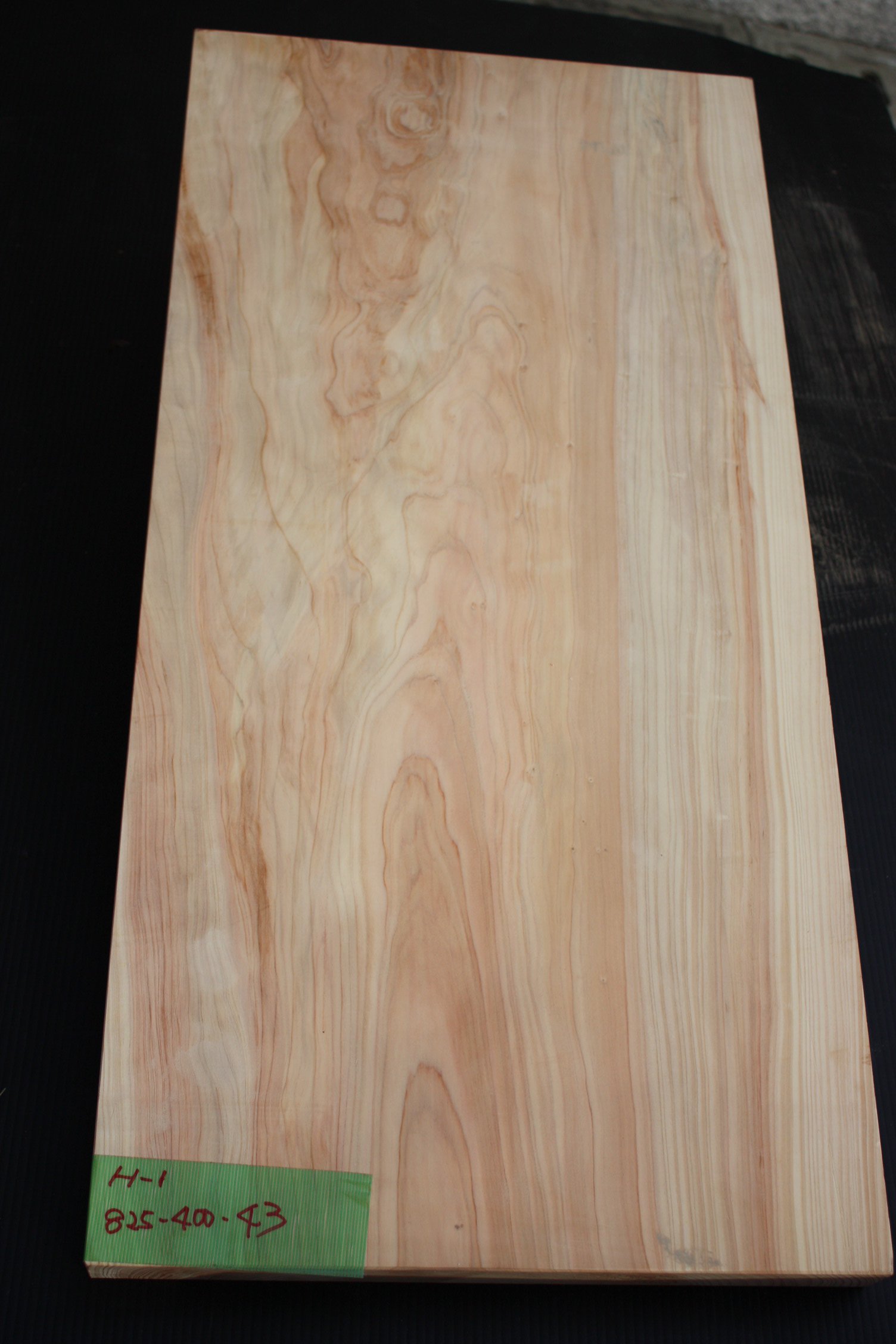 Planche à découper en bois Hinoki Kiso Japon 24 cm x 42 cm