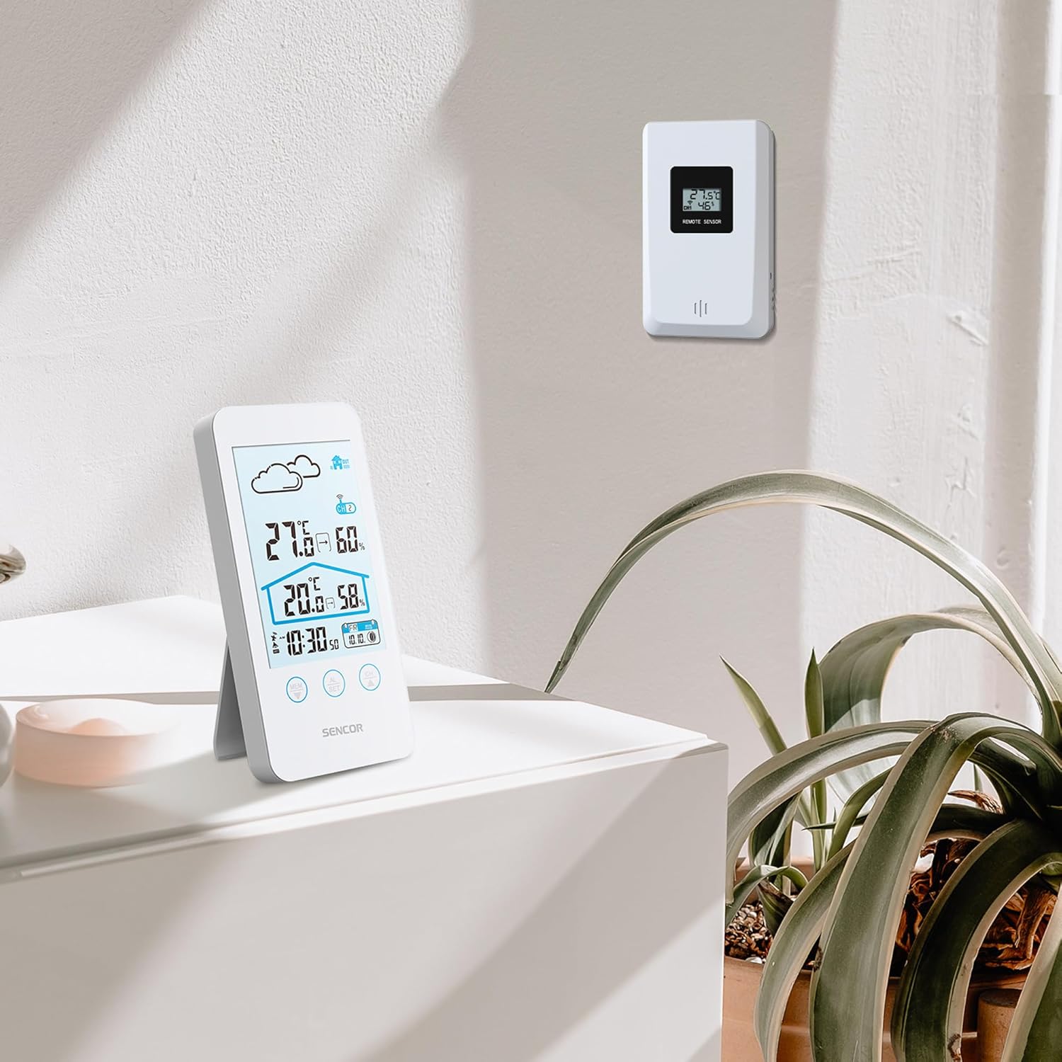 SENCOR SWS 3000 W Main Unit and Sensor in Home Environment