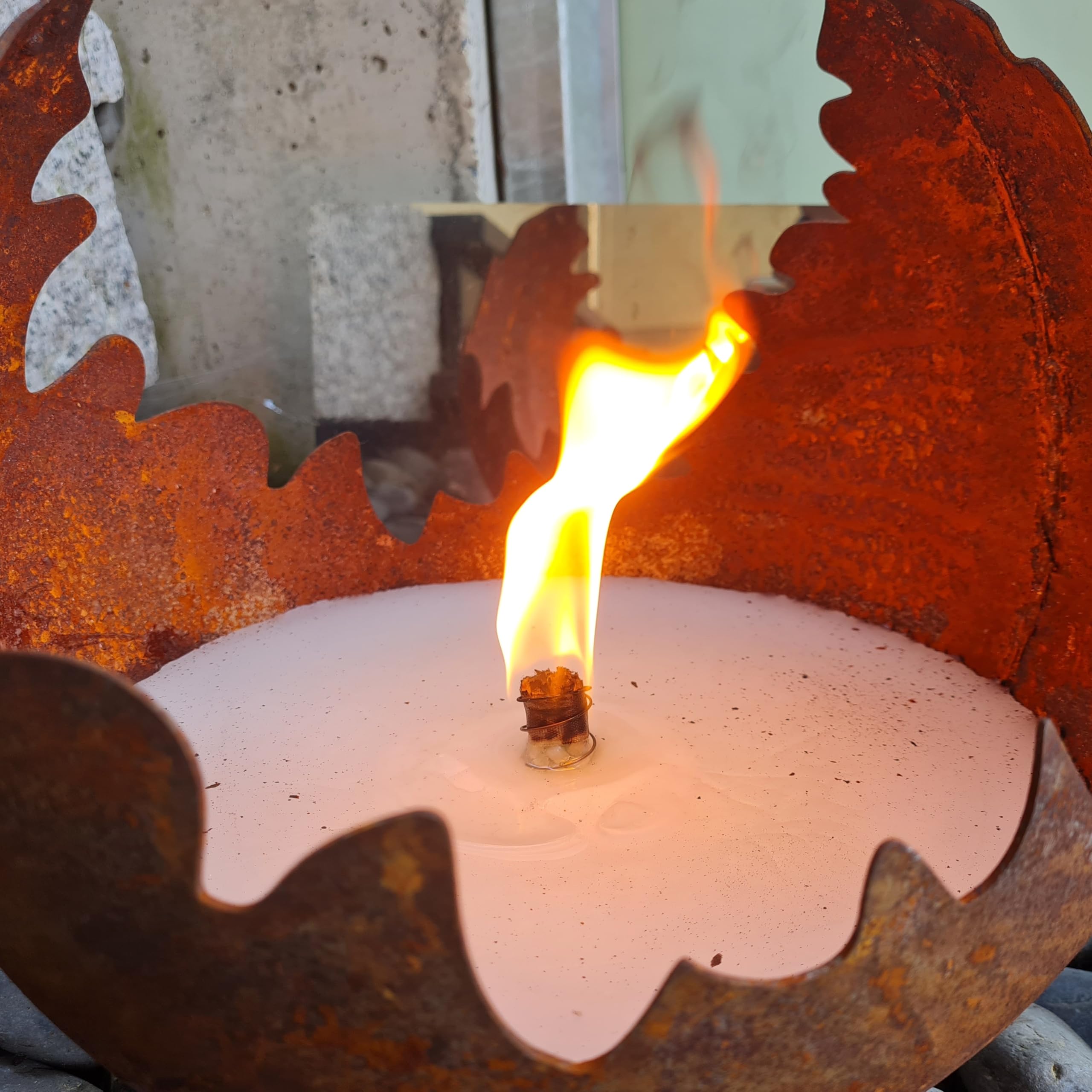 Schwabenfire Outdoor Kerze Edelrost Feuerkugel 30cm aus Kortenstahl mit Dauerdocht Große Outdoorkerze Wiederverwendbar Wachsfresser für Kerzenreste Balkon Deko Geschenke für Frauen Feuerschale