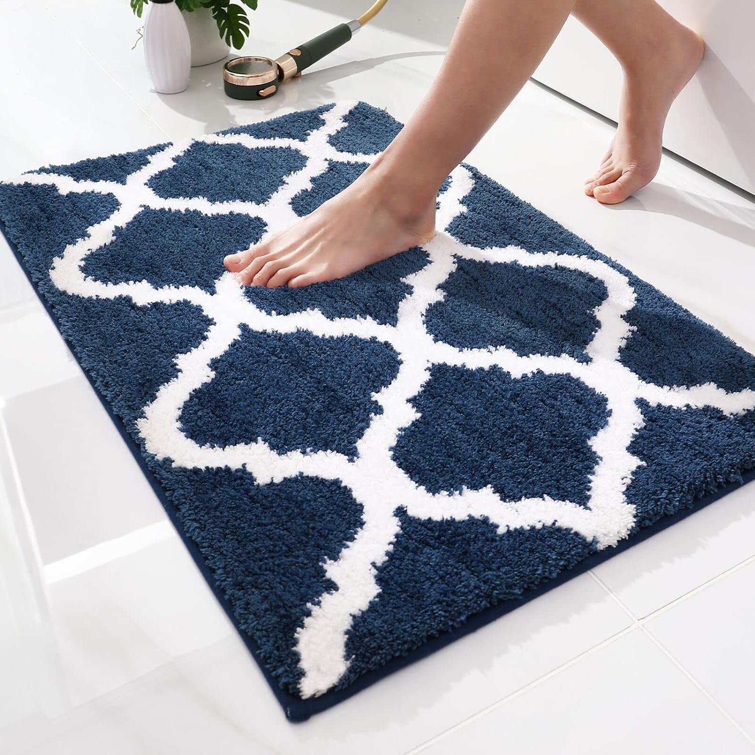 OLANLY Bathroom Rugs 30x20, Soft and Absorbent Microfiber Bath Rugs, Non-Slip Shaggy Shower Carpet, Machine Wash Dry, Bath Mats for Bathroom Floor, Tub and Shower, Navy