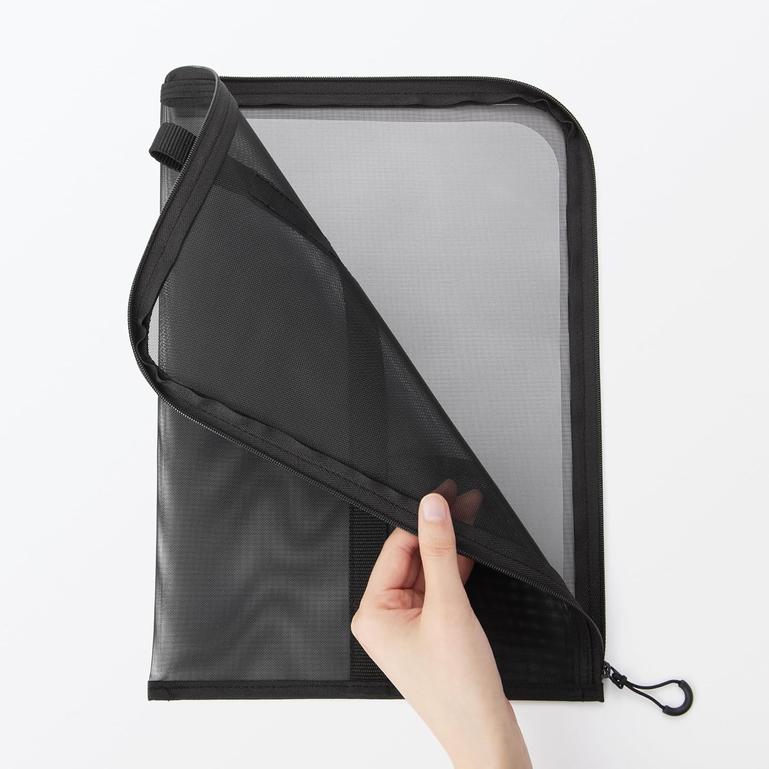 MUJI 84444623 Nylon Mesh Vertical Document Case with Dividers for A4 Size, Black