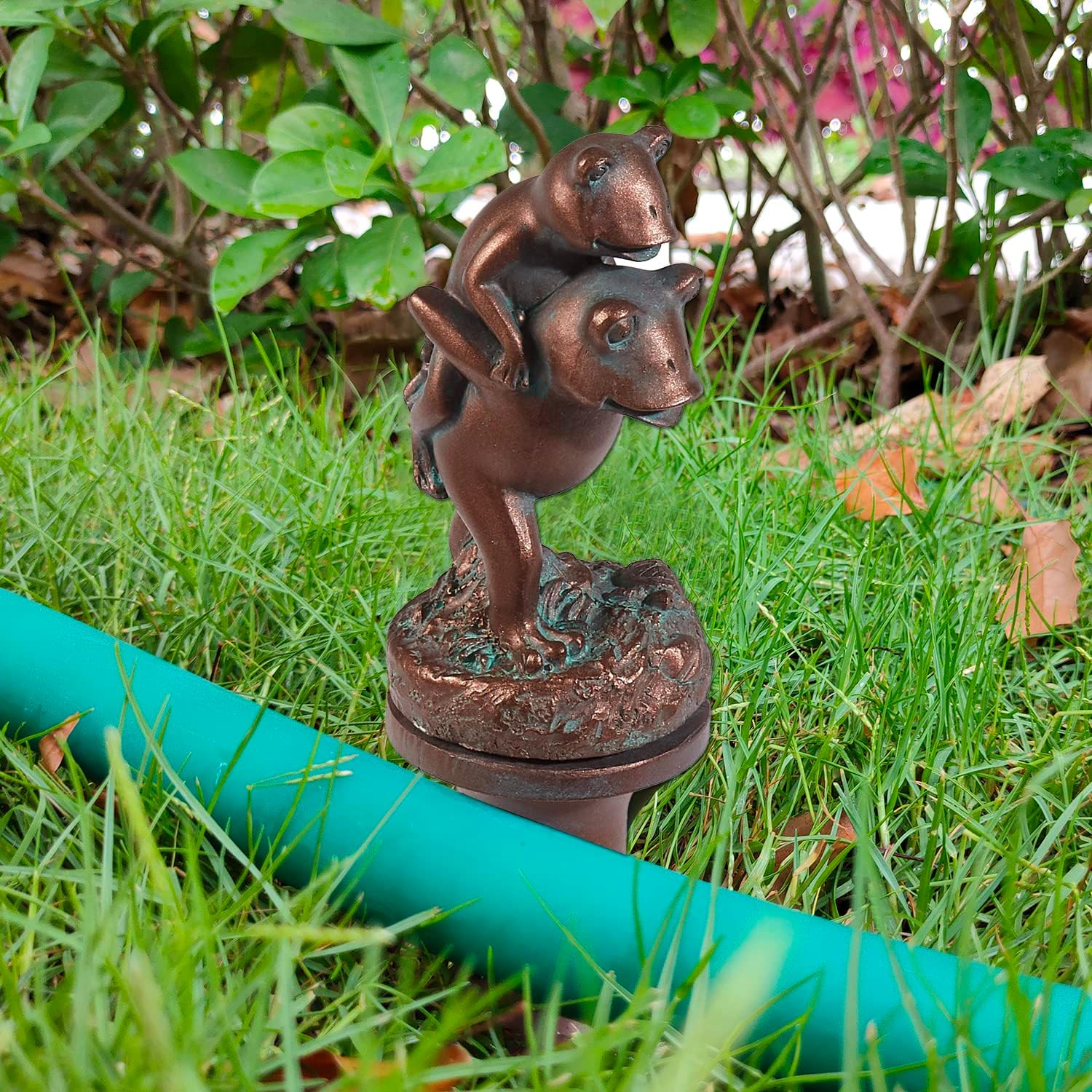 Hose Guides for Garden, 3Pcs Garden Hose Guide Stake Decorative with Roller, Hose Guide Spike Plant Protector Lawn Hose Support Spikes for Outside Lawn Yard(frogs, owl, pineapple)