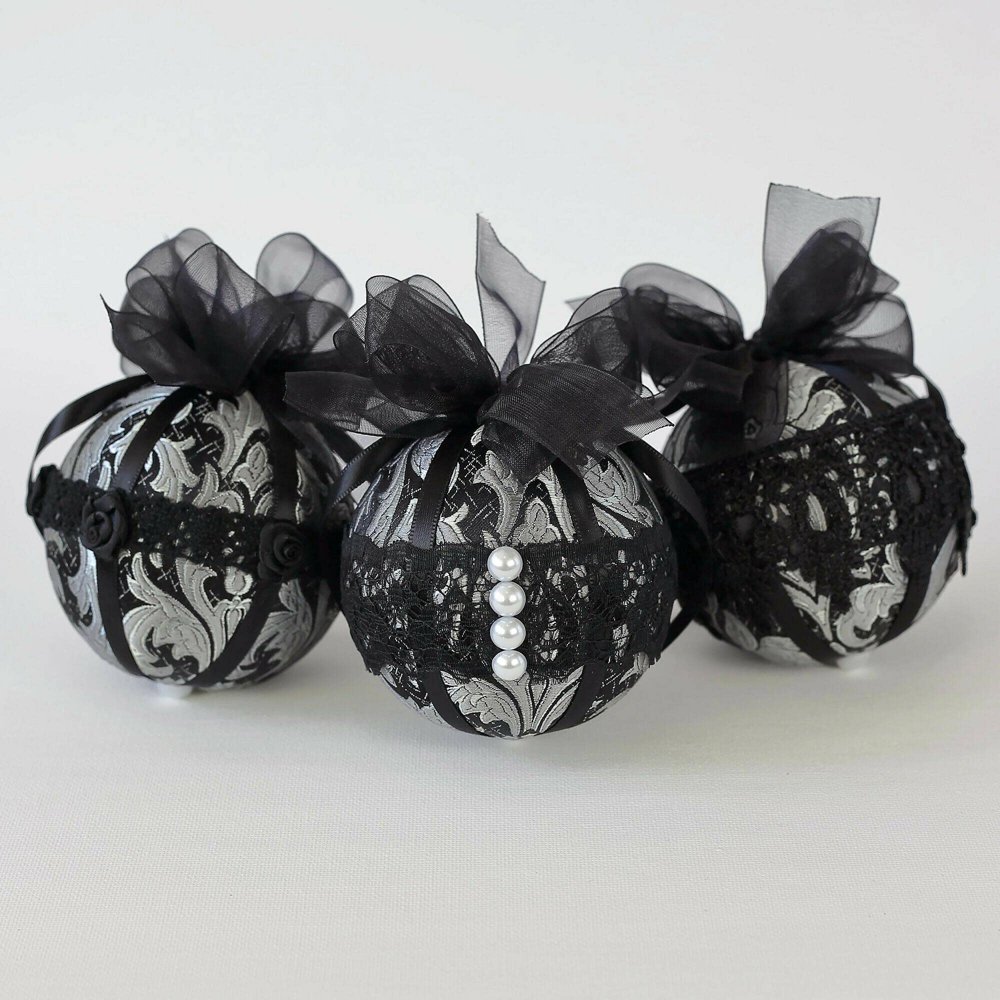 Black Christmas Baubles, Handmade Xmas Tree Decor, Goth Christmas Gift for Her, Festive Accessories, Gothic Christmas Present, Seasonal Fabric Hanging Ornament Set, Unique Holiday Home Decorations