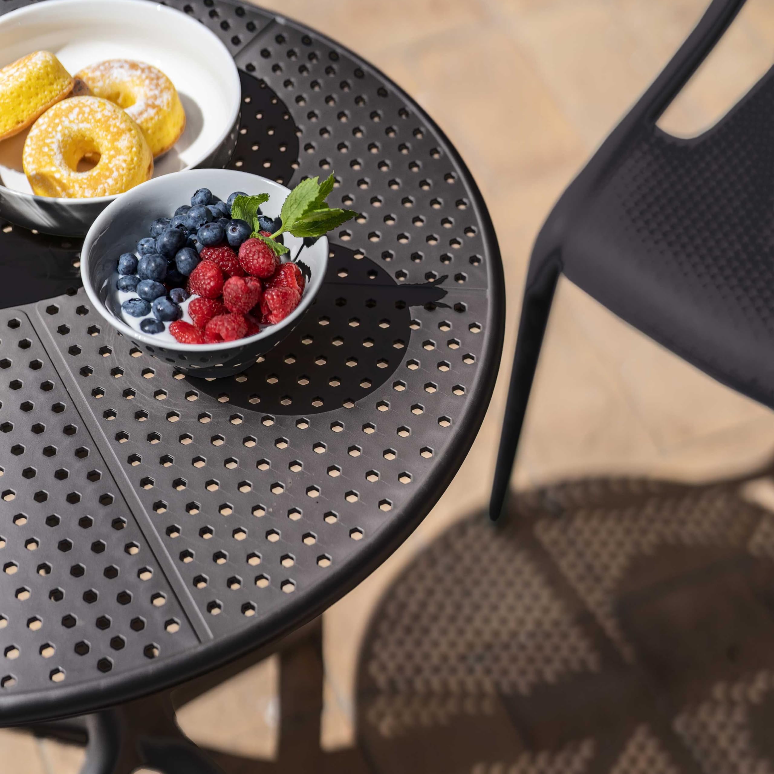 Tavolo Da Pranzo Rotondo Da 90 Cm, Tavolo Da Esterno In Alluminio Con Foro Per Ombrellone Da 5 Cm Struttura Resistente Piedini Regolabili Tav 87964332