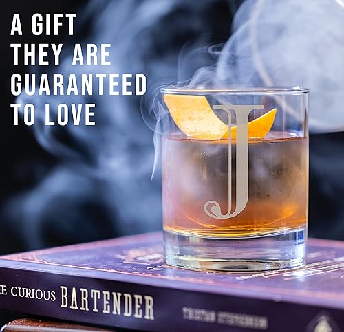 Miniatura 2 de Monograma grabado de cristal de whisky Rocks de 11 onzas (letra J), regalos de bourbon personalizados de la A-Z para hombres, día del padre, vidrio