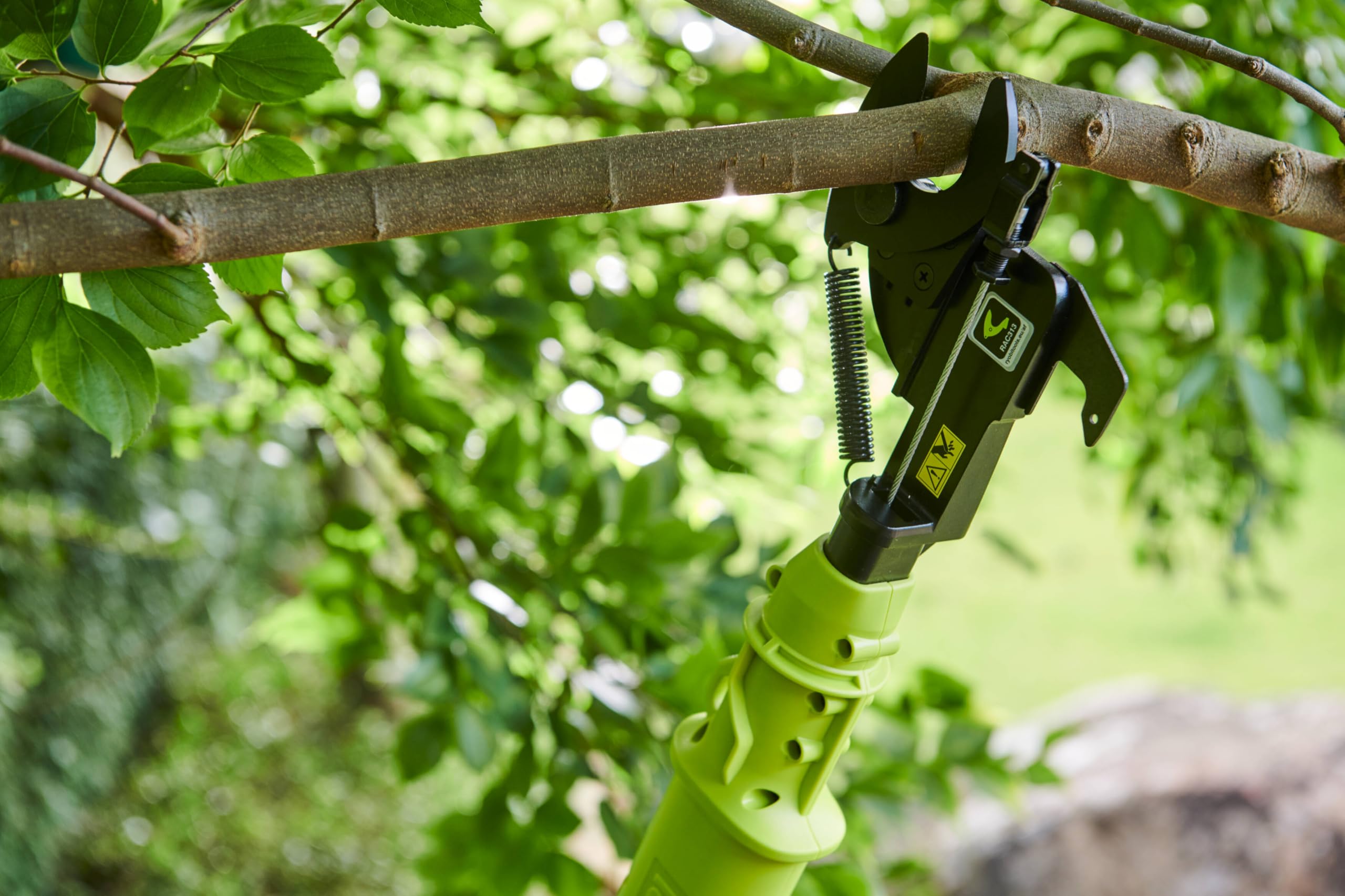 RYOBI - Coupe-Branches Sans Fil 18V ONE+ OLP1832BX – Longueur 85cm, coupe Ø32mm, Réglage de Chaîne Sans Outil, Autonomie Optimale, Idéal Petit ébranchage/élagage – Batterie Non Incluse