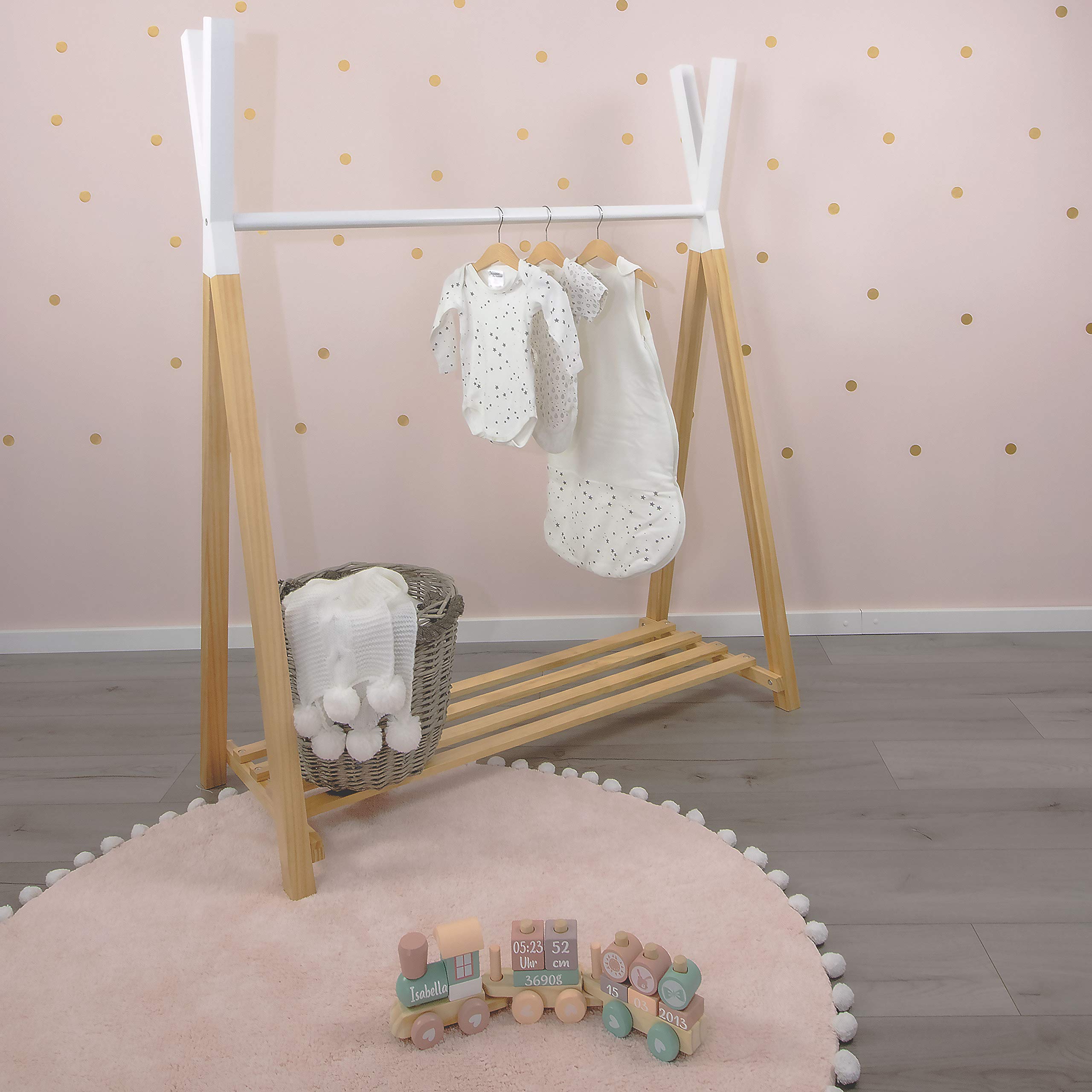 Puckdaddy - Perchero Infantil Hugo 115 x 50 x 142 cm de Pie - Madera Maciza de Pino, Diseño Tipi Blanco Natural - Colgador de Ropa con Zapatero para la Habitación Infantil y del Bebé