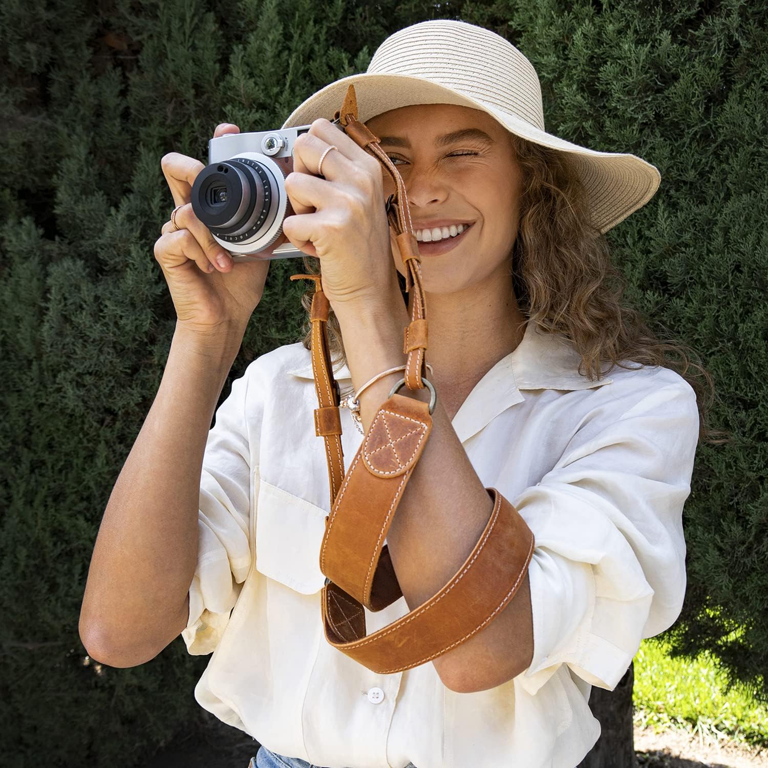 MegaGear SLR, DSLR Sierra Series Genuine Leather Camera Shoulder or Neck Strap - Image 7