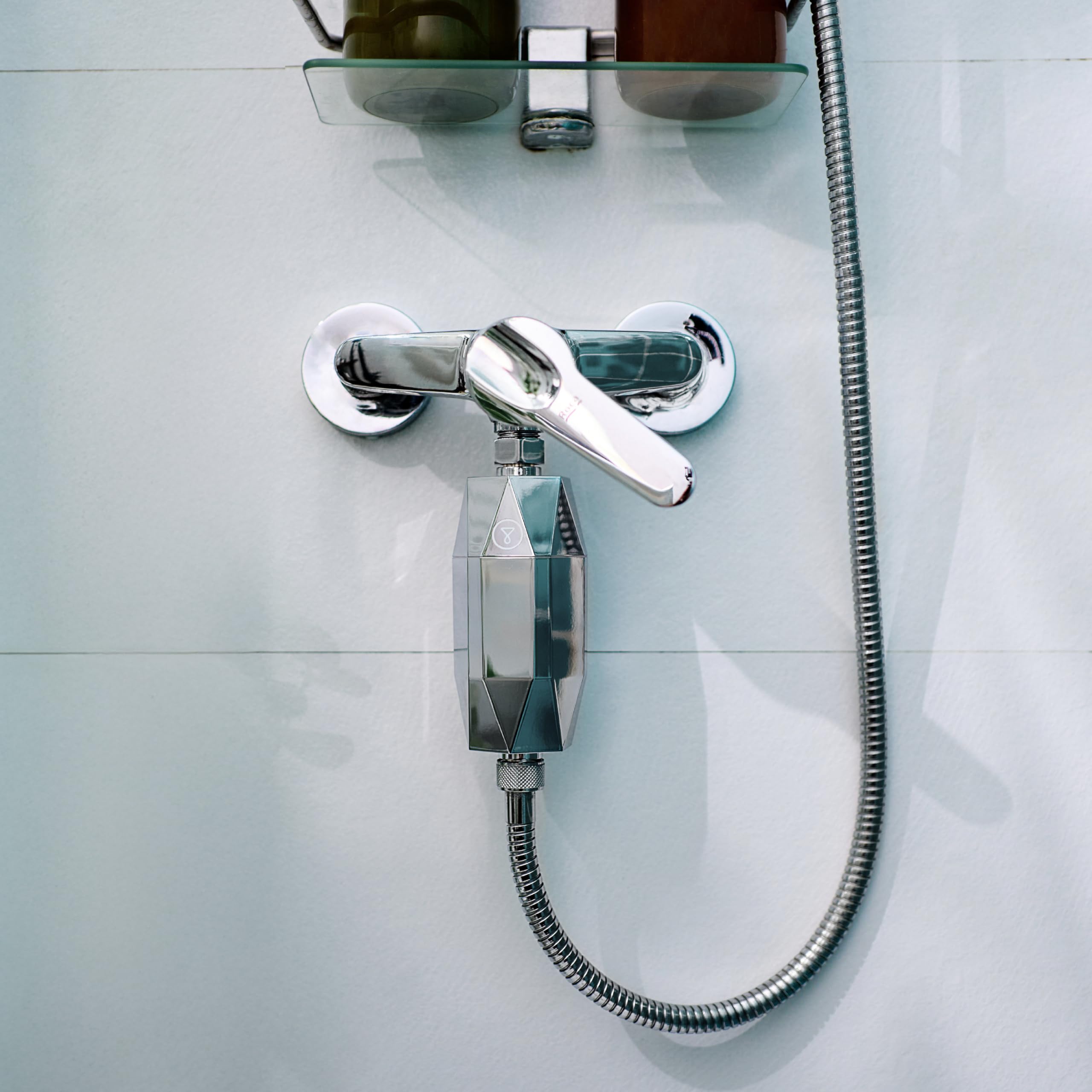 Tappwater ShowerPro Diamond - Filtro para Ducha. Filtra la Cal, el Cloro y +60 sustancias. Diseño único. Filtración en 4 etapas y tecnología KDF-55 para piel suave y pelo fuerte. 6 meses - 20.000L