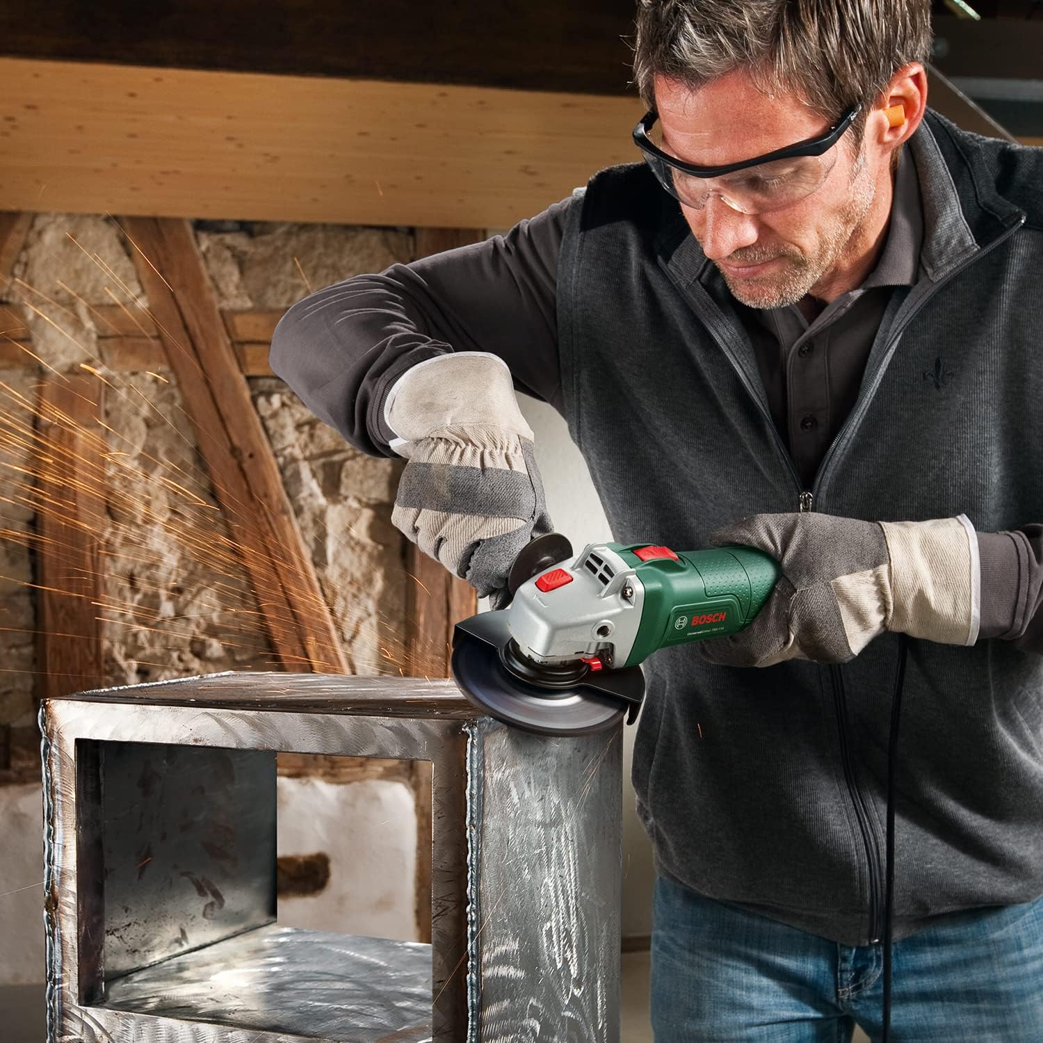 Bosch Minismerigliatrice Angolare UniversalGrind 7-125 (750 W; 2 Dischi per Tagli Rettilinei; 1 Disco di Smerigliatura; per Smerigliatura, Taglio, Spazzolatura e Levigatura) – Amazon Edition - Immagine 4