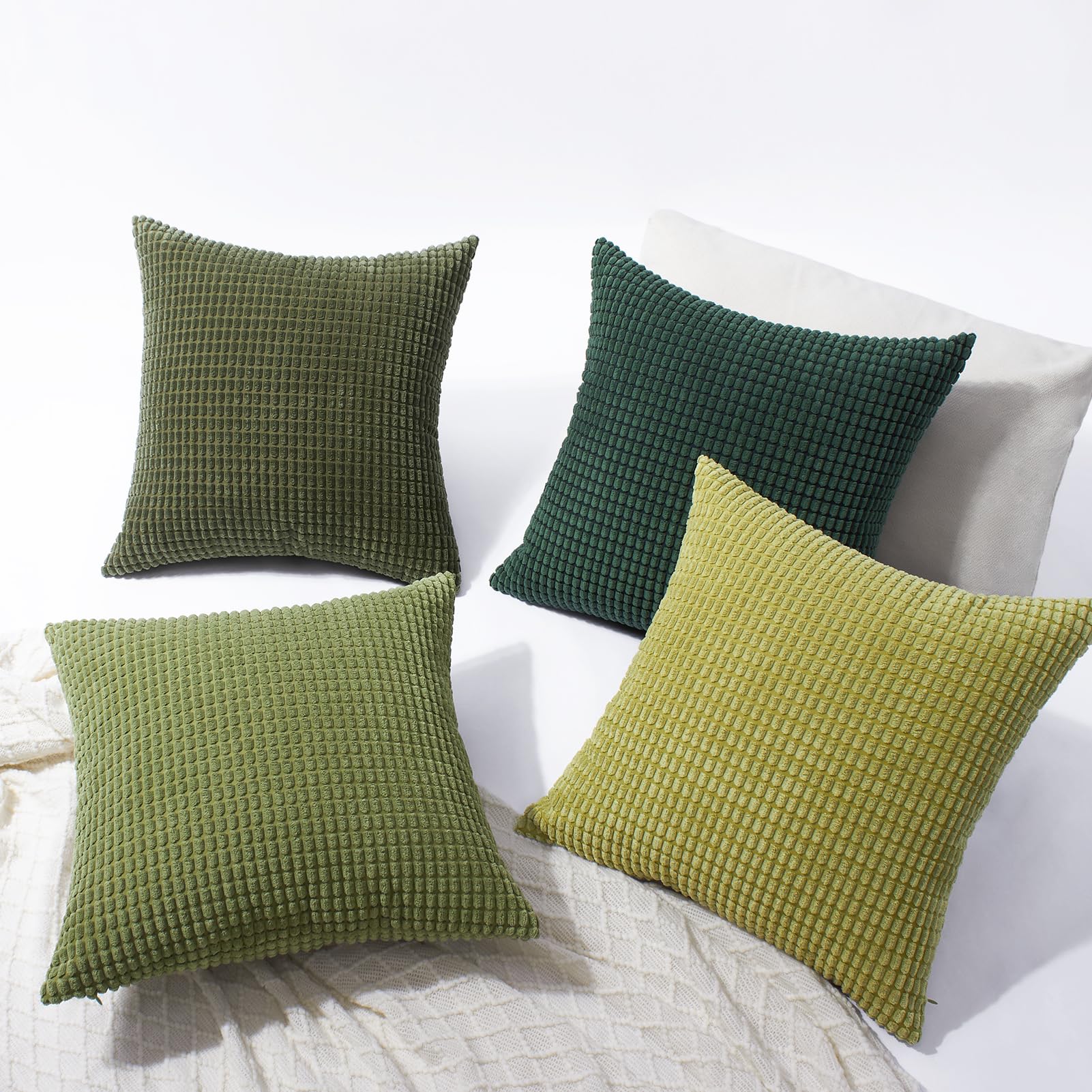 Softalker Weihnachts Kissenbezug 45x45 4er Set Grün Cord flauschig Kissenhüllen Kissenbezüge Sofa Cushion Cover Sofakissen Deko Kissen Couchkissen Deko für Wohnzimmer Sofa Schlafzimmer Weihnachten