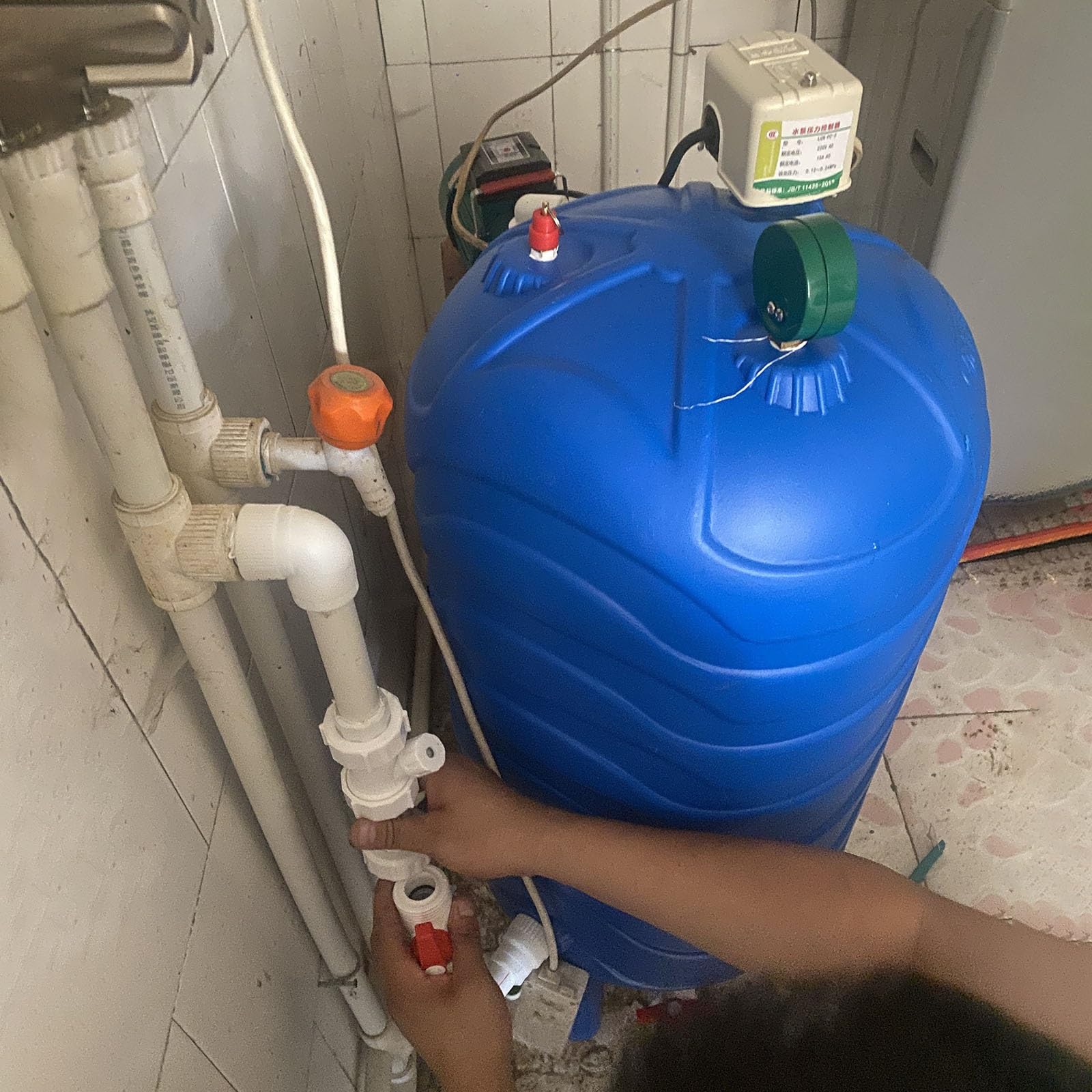 Tanque de presión de agua con medidor e interruptor para fontanería, calefacción y mejora de la claridad del agua en sistemas de pozos temporales