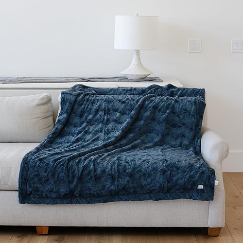 GRACED SOFT LUXURIES Manta de piel sintética texturizada decorativa para el hogar, cama, sofá, viajes (grande 50 x 60 pulgadas, azul marino)