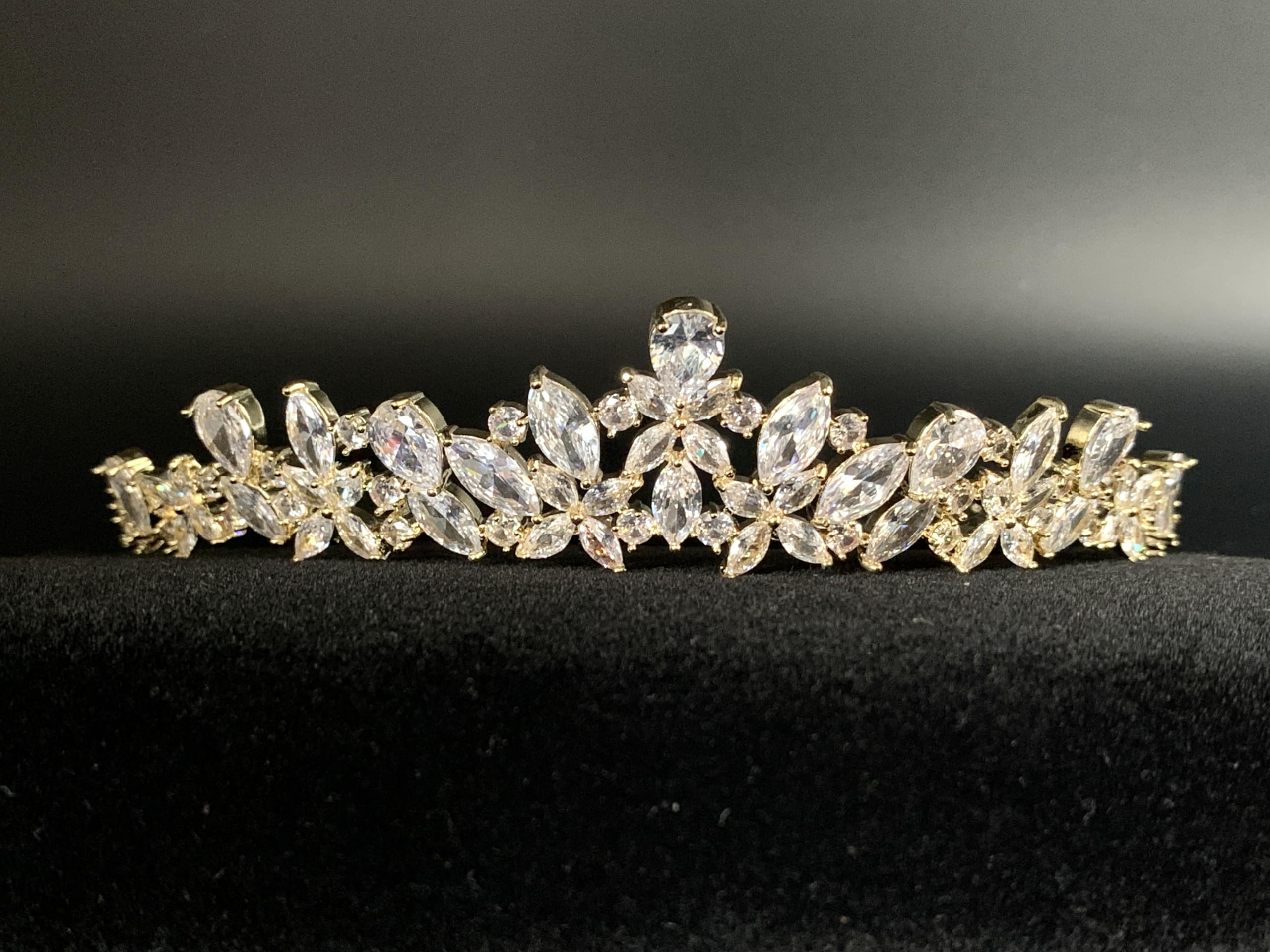 Schmuckset Damen Gold Zirkonia AAA+ – Halskette Ohrringe Armband & optional Diadem – Elegantes Brautschmuck Set für Hochzeit Abiball Kommunion Ball