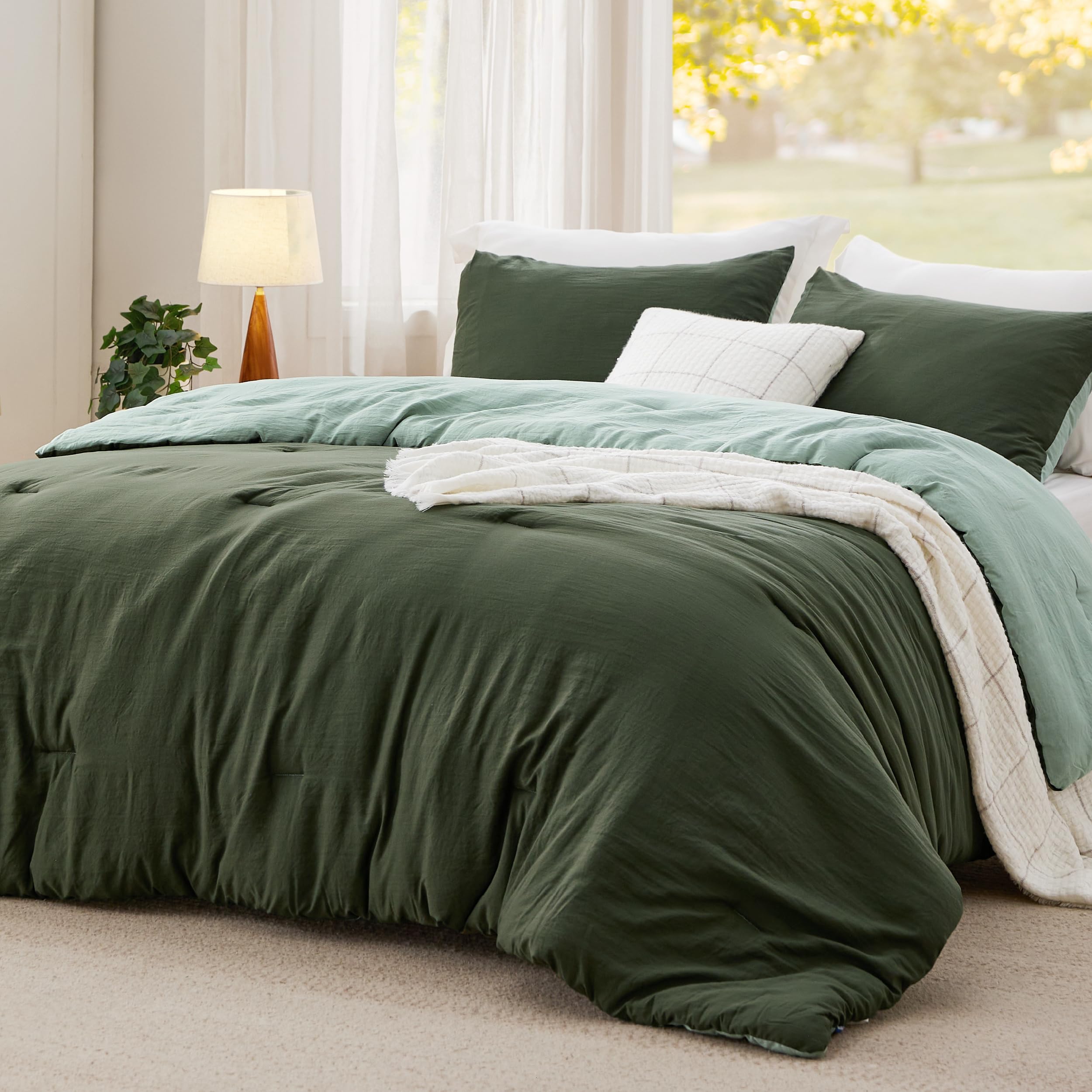 Bedsure King Size Comforter Set, Reversible Green Soft Prewashed Bedding for All Seasons, 3 Pieces Warm Down Alternative Bed Set, 1 Lightweight Comforter (104"x90") and 2 Pillowcases (20"x36")