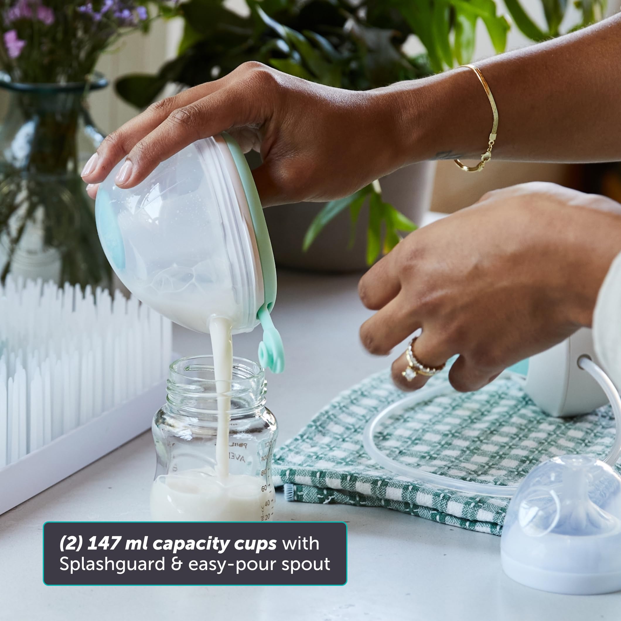Elvie Wave Double – Die erste doppelte tragbare manuelle Milchpumpe, 2-in-1 manueller oder elektrischer Pumpenanschluss, In-Bra Diskretion, 24 mm weiche Silikon-Brustschutz, zweiphasiger Sauger in