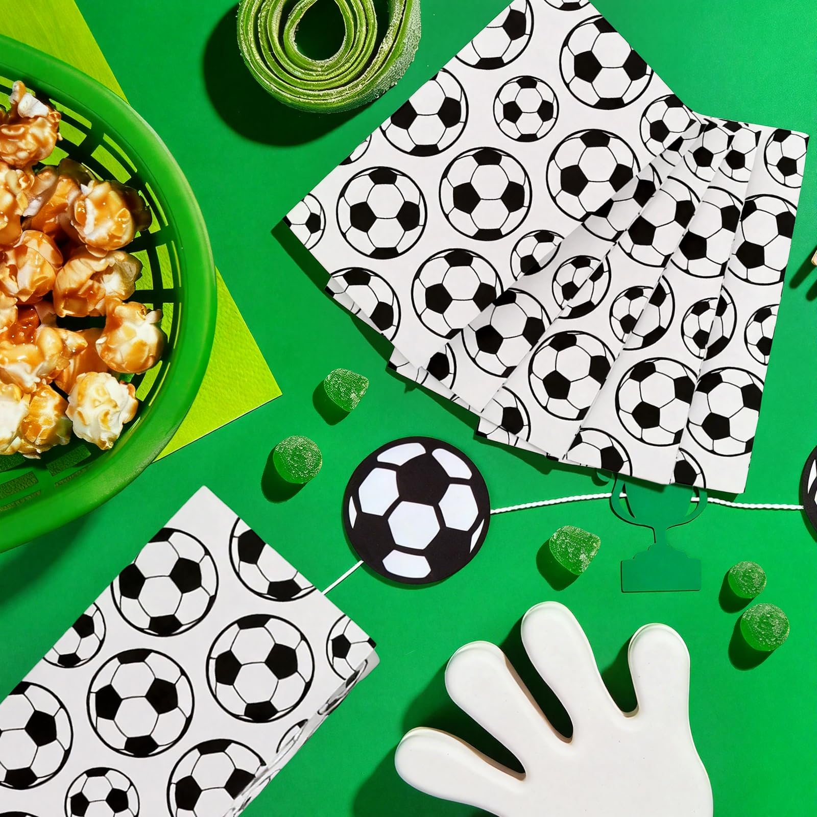 Abilat 24 Stück Fußball-Geschenktüten mit Aufklebern, Fußball-Süßigkeitentüten, Partygeschenktüten, Geschenktüten für Jungen, Mädchen, Kinder, Sportthema, Geburtstag, Babyparty, Party-Dekorationen