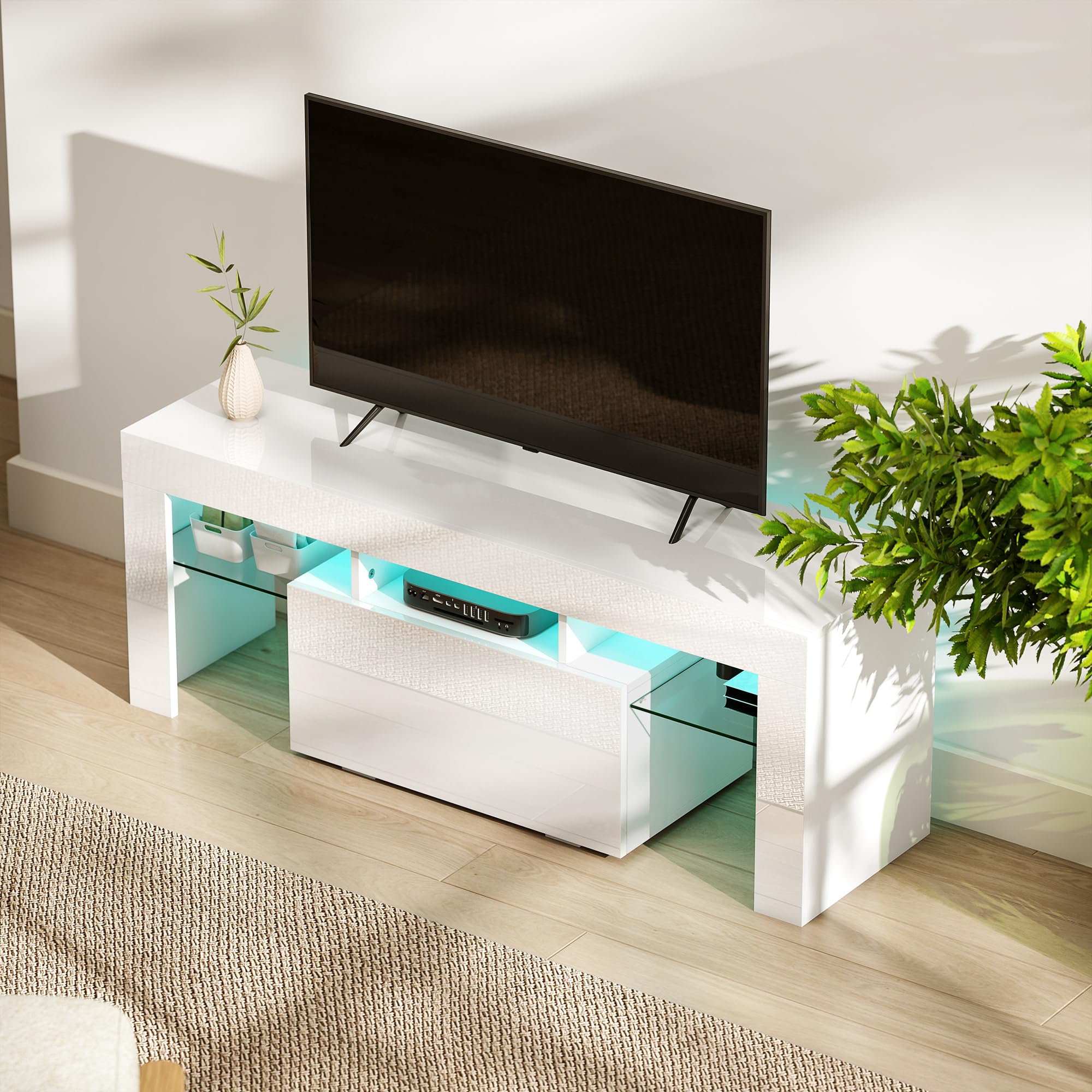 HOMCOM Mueble TV 120 cm con iluminación LED RGB, alto brillo, mueble de TV para hasta 43-50 pulgadas, estantes de cristal templado y armario abatible, banco de TV para sala de estar, dormitorio