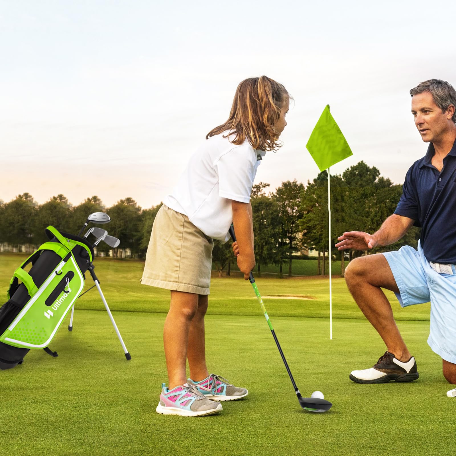GYMAX Juego De Palos De Golf, para Niños Diestros De 5 A 7 Años, Incluye Fairway De Madera N.° 3 con Cubierta para La Cabeza, Hierros N.° 7 Y N.° S, Putter Y Bolsa con Capucha
