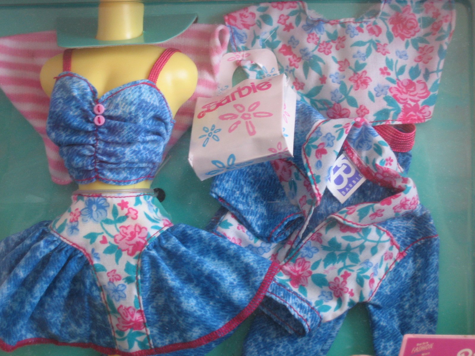 BARBIE JEANS BOUTIQUE MATTEL + MANNEQUIN DE COUTURE + OBJETS DIVERS POUR POUPEE
