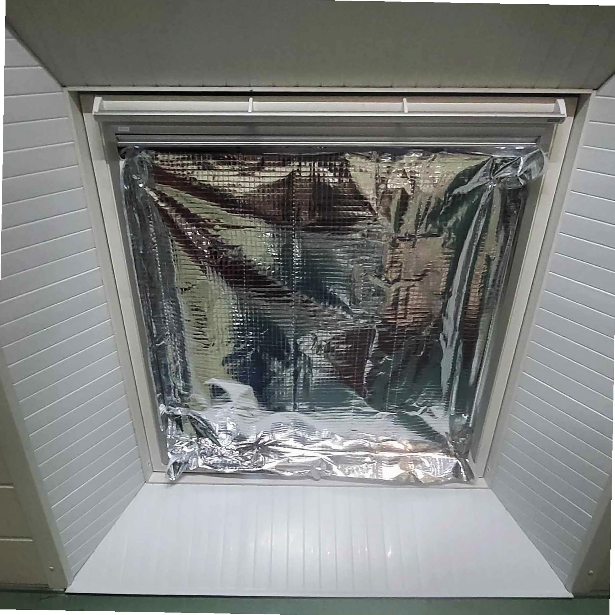 WERKA PRO Isolant 3 Couches Fenêtre de Toit - Isolation Thermique et Phonique - Ø 1,50 x 1,50 m - Épaisseur +/- 5 mm - Fixation Ventouses Adhésives - Anallergique et Non Toxique