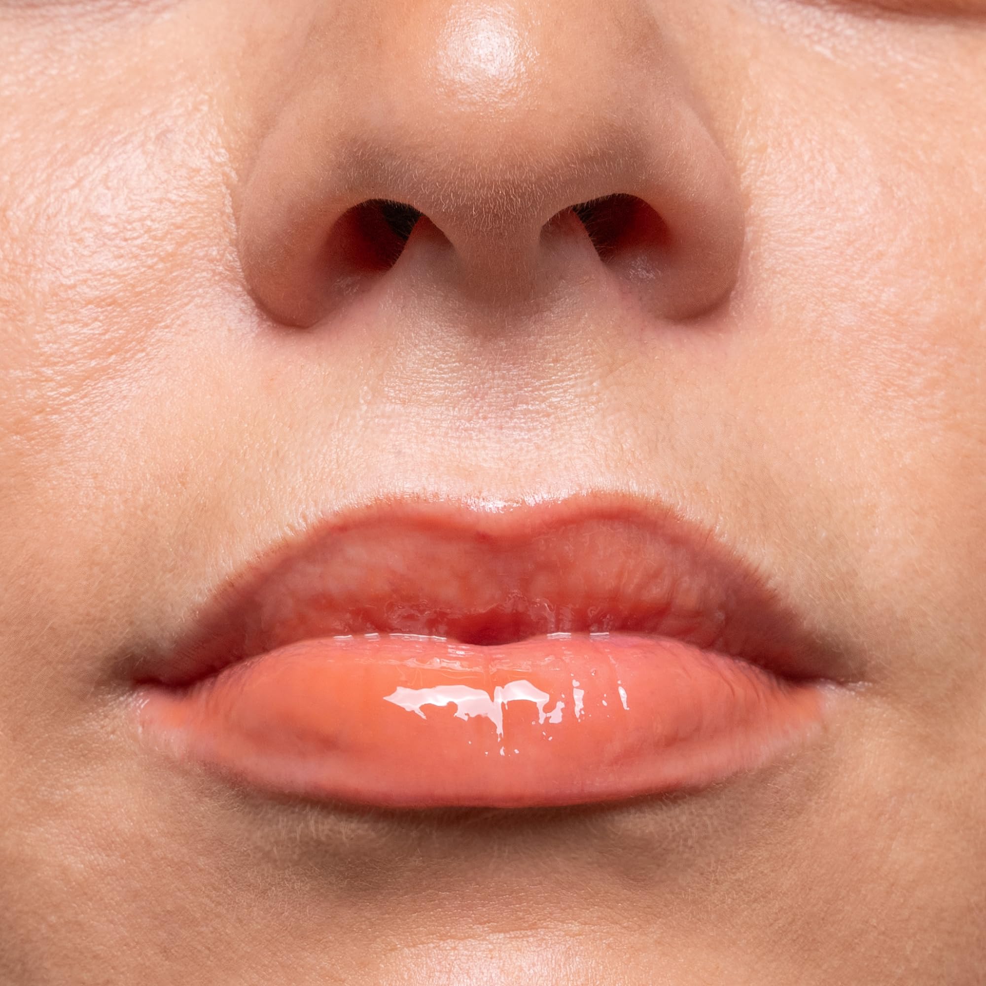 Transparent Lab Tinted Lipgloss Terracotta 15 ml – Balsamo labbra colorato SPF50, con acido ialuronico e peptidi volumizzanti, idratazione, lucentezza naturale e protezione solare alta