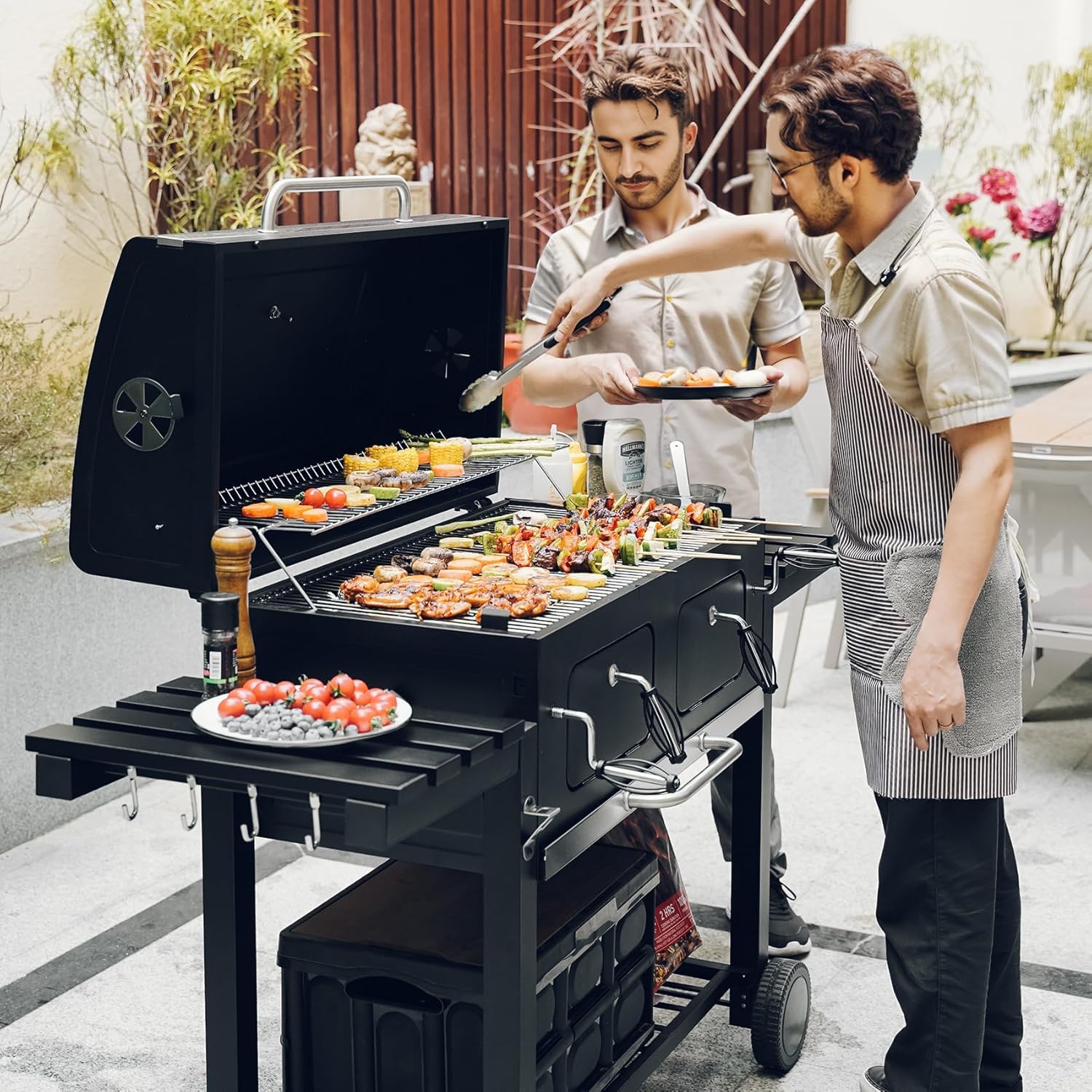 onlyfire Holzkohlegrill mit Deckel, Grill Grillwagen BBQ Smoker mit Rädern, Edelstahl Grillrost, Abdeckungen und Verstellbarer Kohlewanne, Großer Grill Holzkohle für Party, Camping