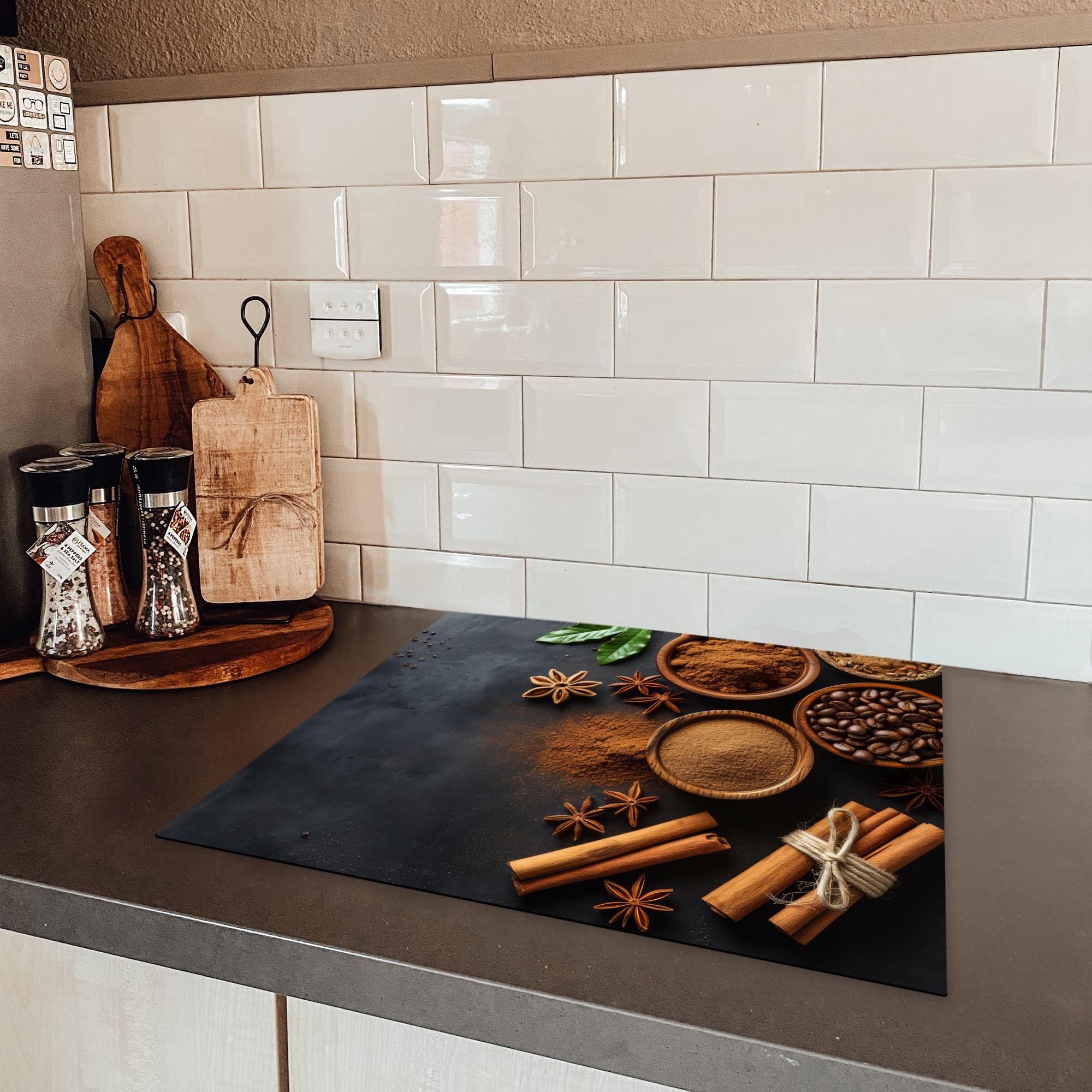 KitchenYeah© Protege Couvre Plaque De Cuisson Deco Cuisine Tapis Protection Protecteur Induction 59x52 cm Cannelle - Béton - Café - Bâtons de cannelle - Épices