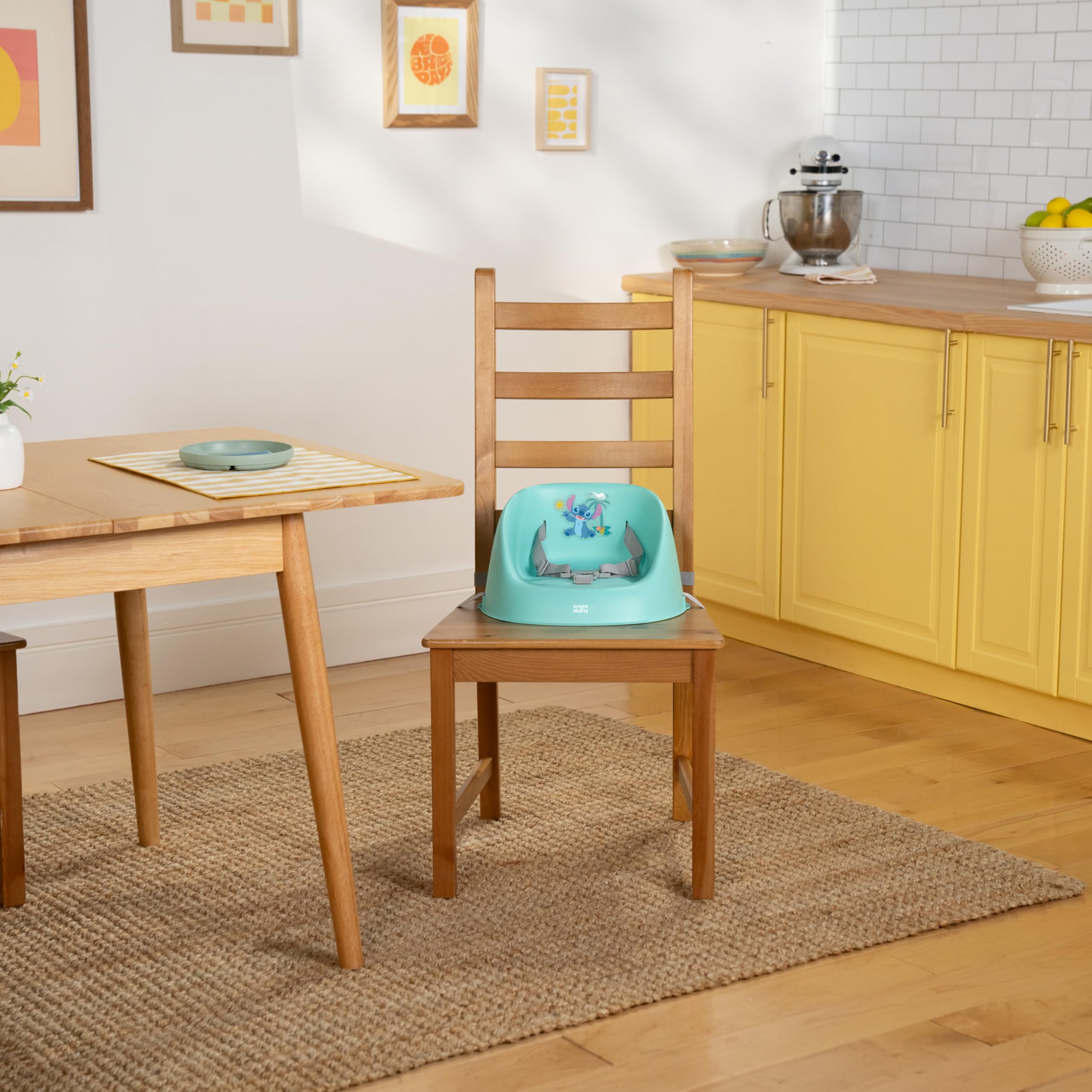 Bright Starts, Réhausseur de Chaise Bébé Disney Stitch My Spot Facile à Nettoyer, Harnais 3 Points, Sangles Amovibles Lavables, Bleu
