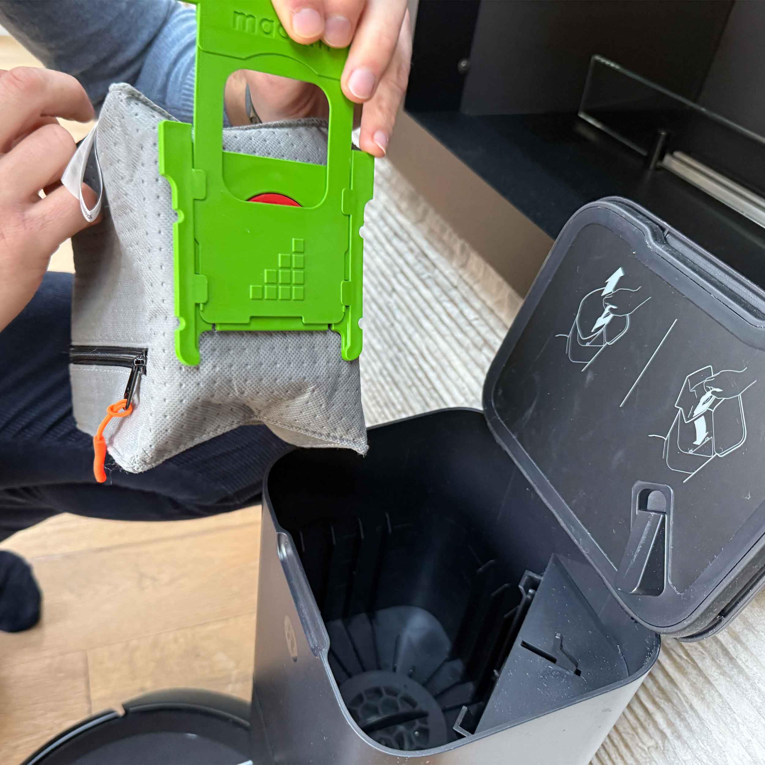 Confezione da 8 sacchetti riutilizzabili compatibili con iRobot Roomba i&s & j Seriesi7, i7+, i7Plus, i3, i3, i3, i6, i6, i6+, i6Plus, j7, j7, i8, i8, i8, i8, i8, s9, s9, s9