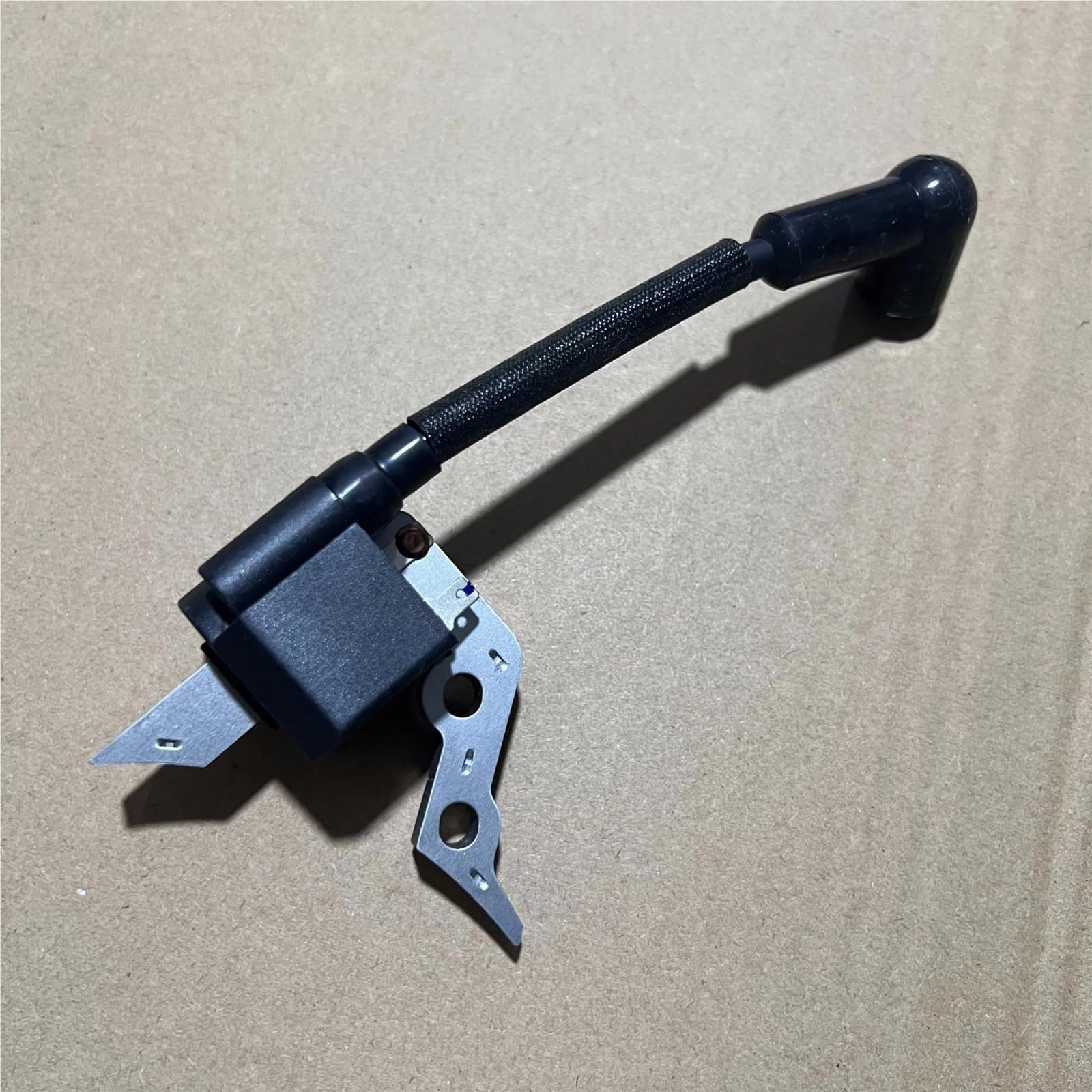 Bobine d'allumage for tondeuse à gazon thermique for Einhell GC-PM 40/1S. Moteur OHV 79,8 cm³ 1,20 kW - 4 temps. # TJ115E-R-1 (YP 200912 A)