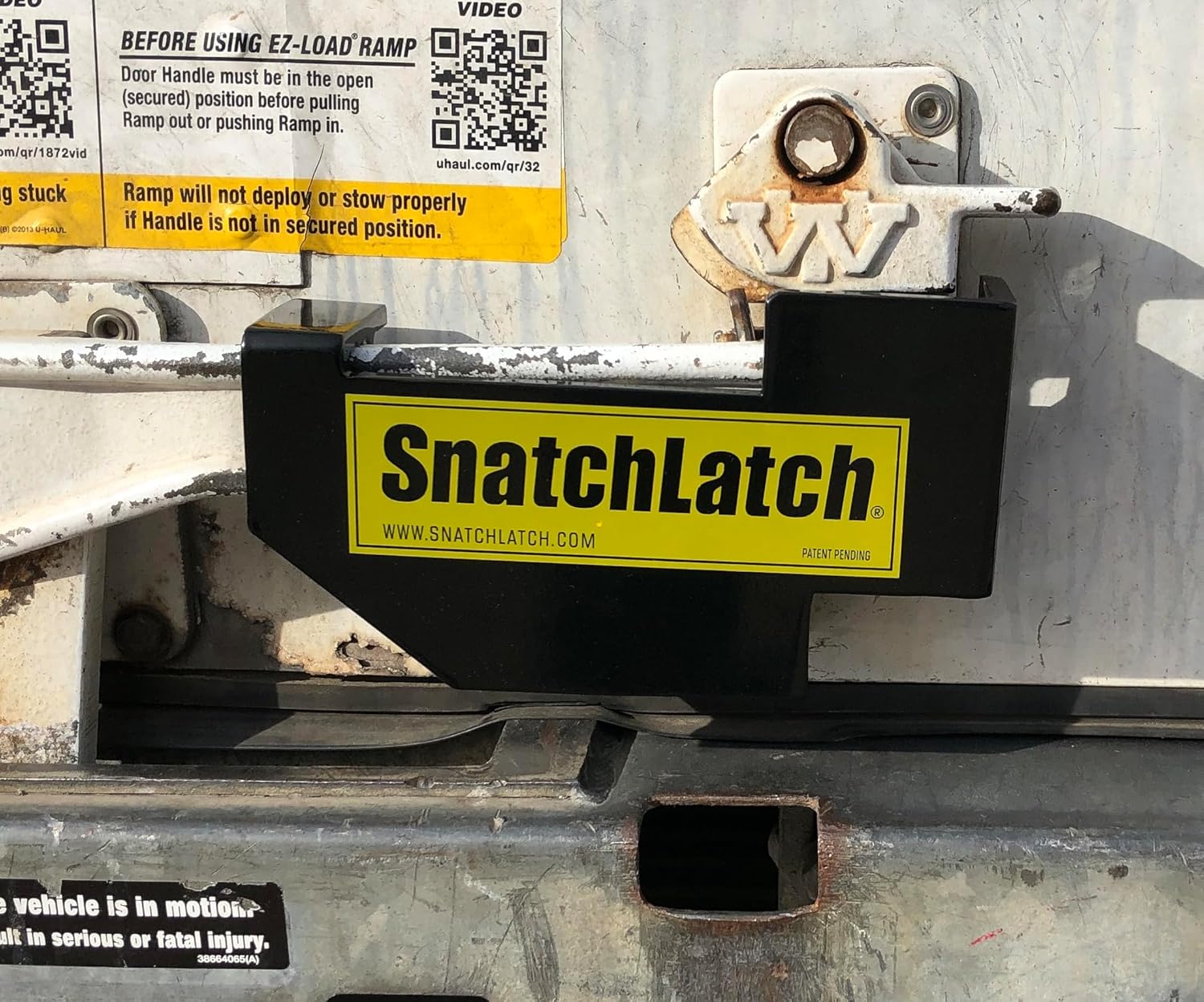Heavy Duty Roll Up Door Lock - Whiting Latch Trailer Door Lock for Maximum Theft Protection - Alloy Steel Anti-Theft Security for Box Truck & Dry Van Trailer - 7.5” Black & Yellow Guard