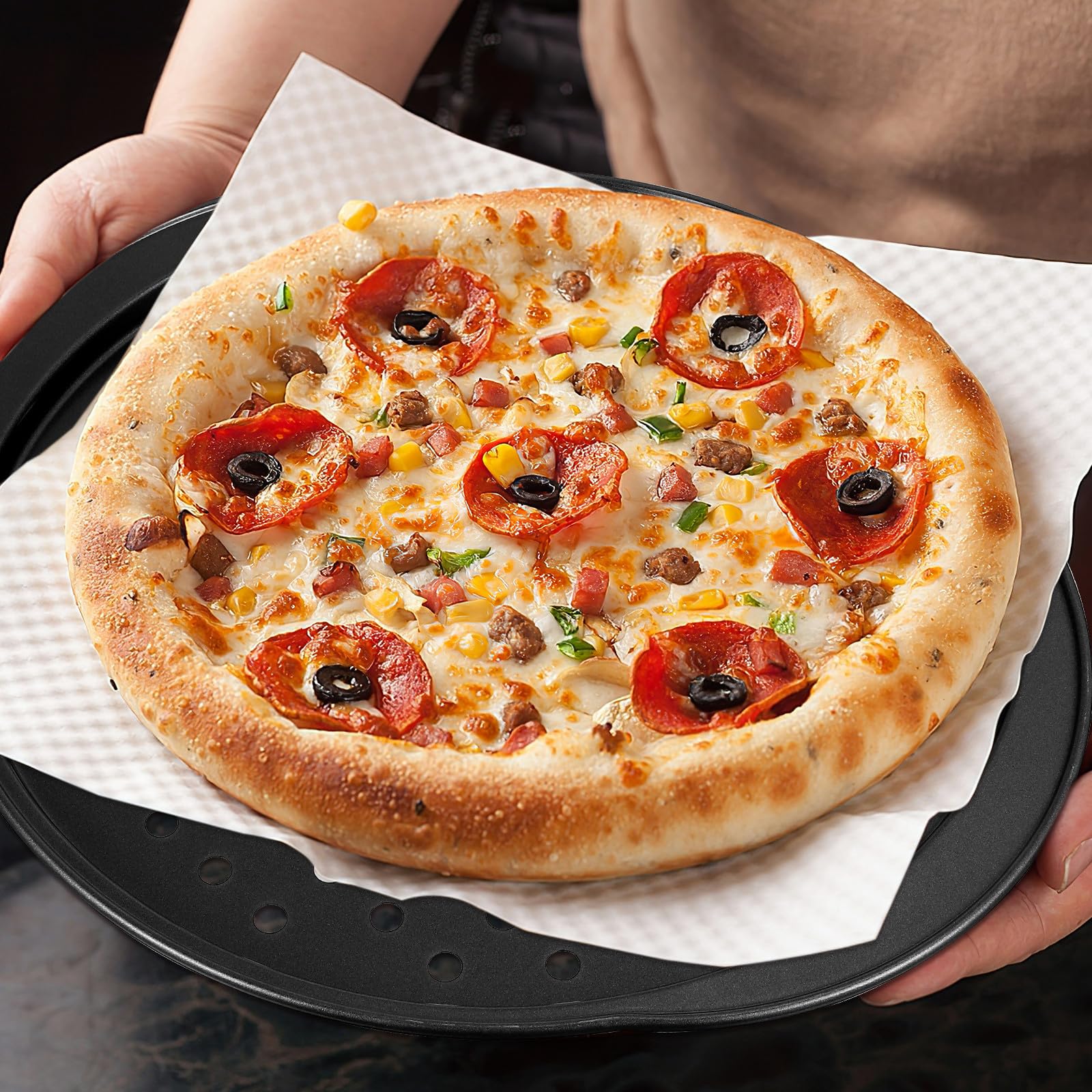 Lurrose 4 Stück Pack Antihaft Pizzableche aus Kohlenstoffstahl mit Belüftungslöchern Runde Backformen Ofenfest für Einsatz in Küche Zuhause und Gastronomie
