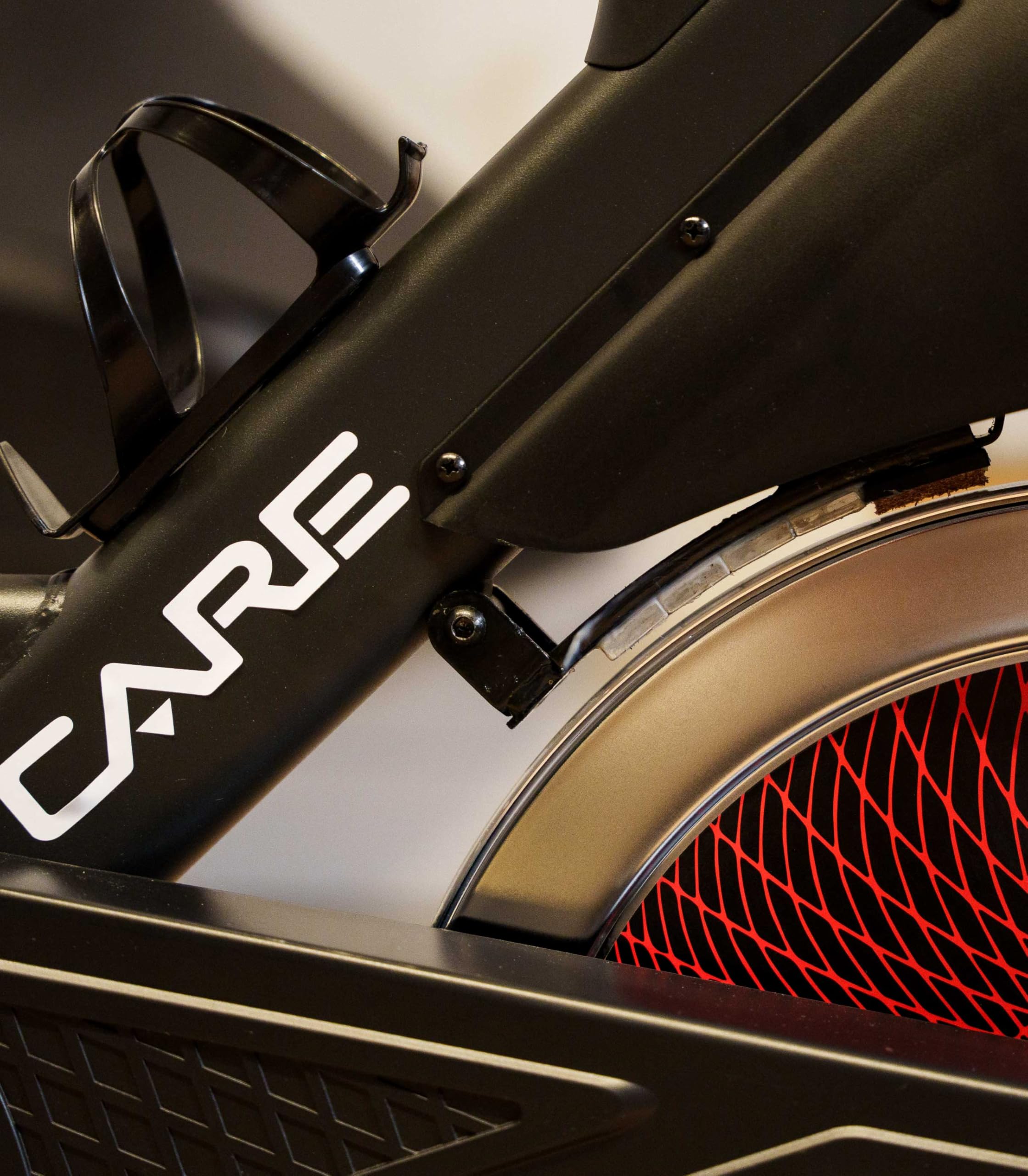 CARE FITNESS Vélo de Biking Racing 470-475 Pédales Crantées et Sanglées Selle Guidon Triathlon Réglables